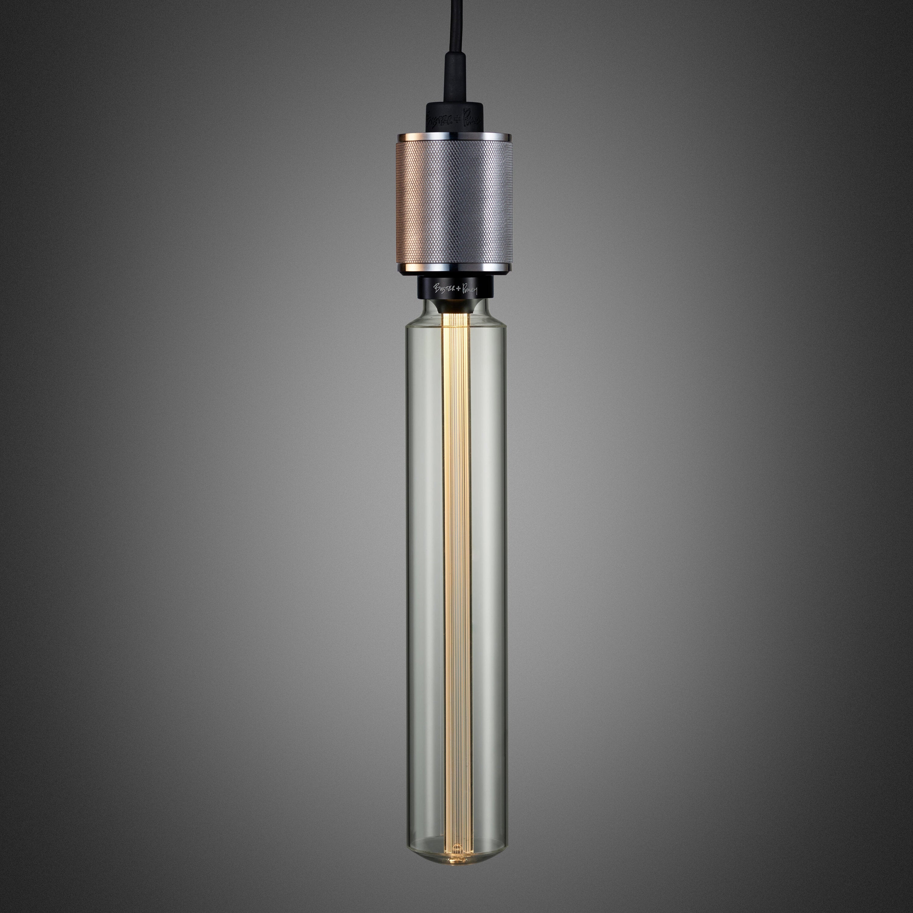 Heavy Metal pendel lampe i massiv rustfri stål med diamond cut (cross) mønster fra Buster and Punch.