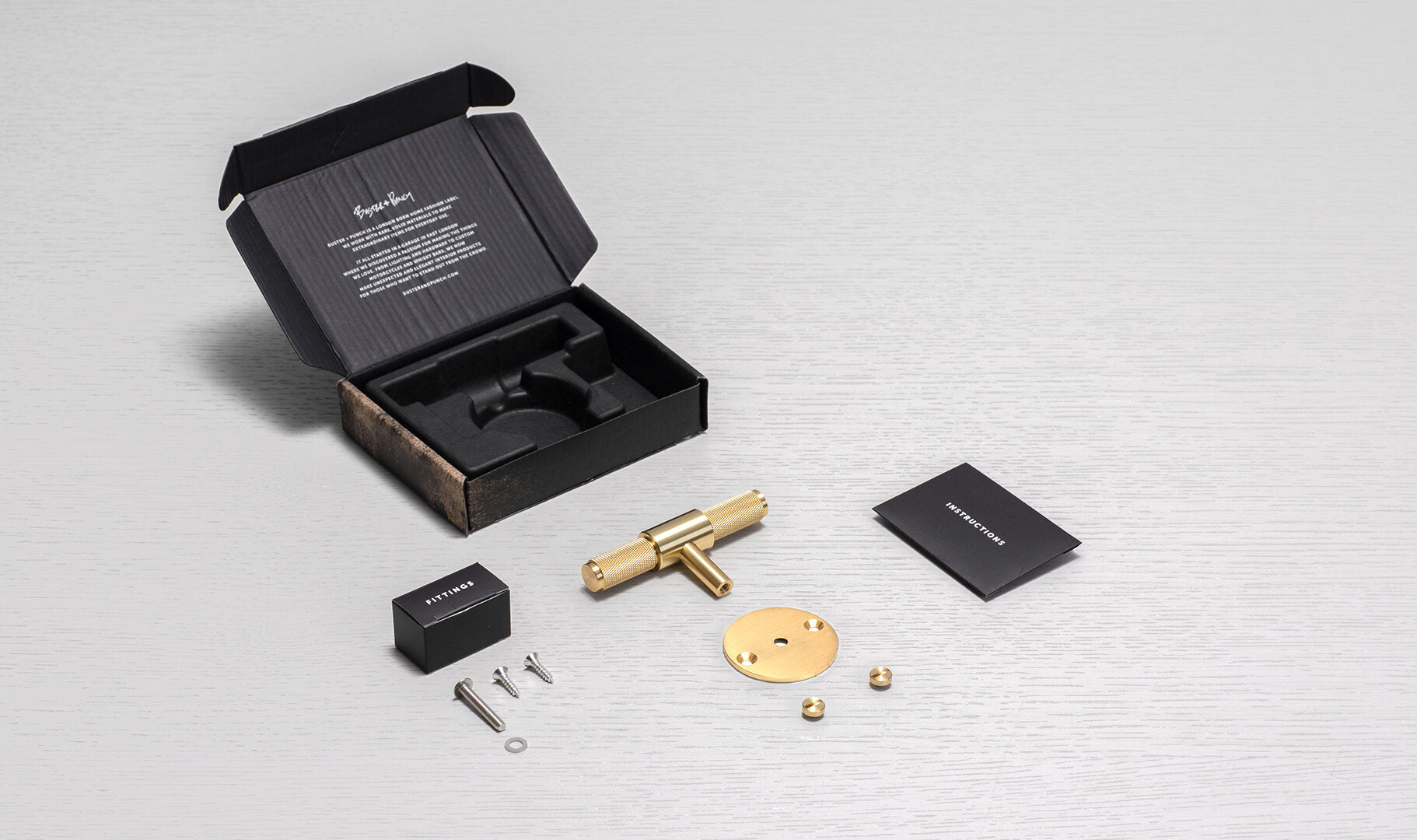 Messing T-bar far Buster + Punch med bagplade og diamond cut (cross) mønster