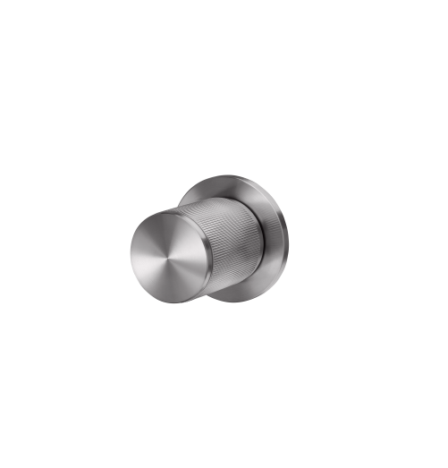 Eksklusiv dørknop i rustfri stål med linjeret mønster.