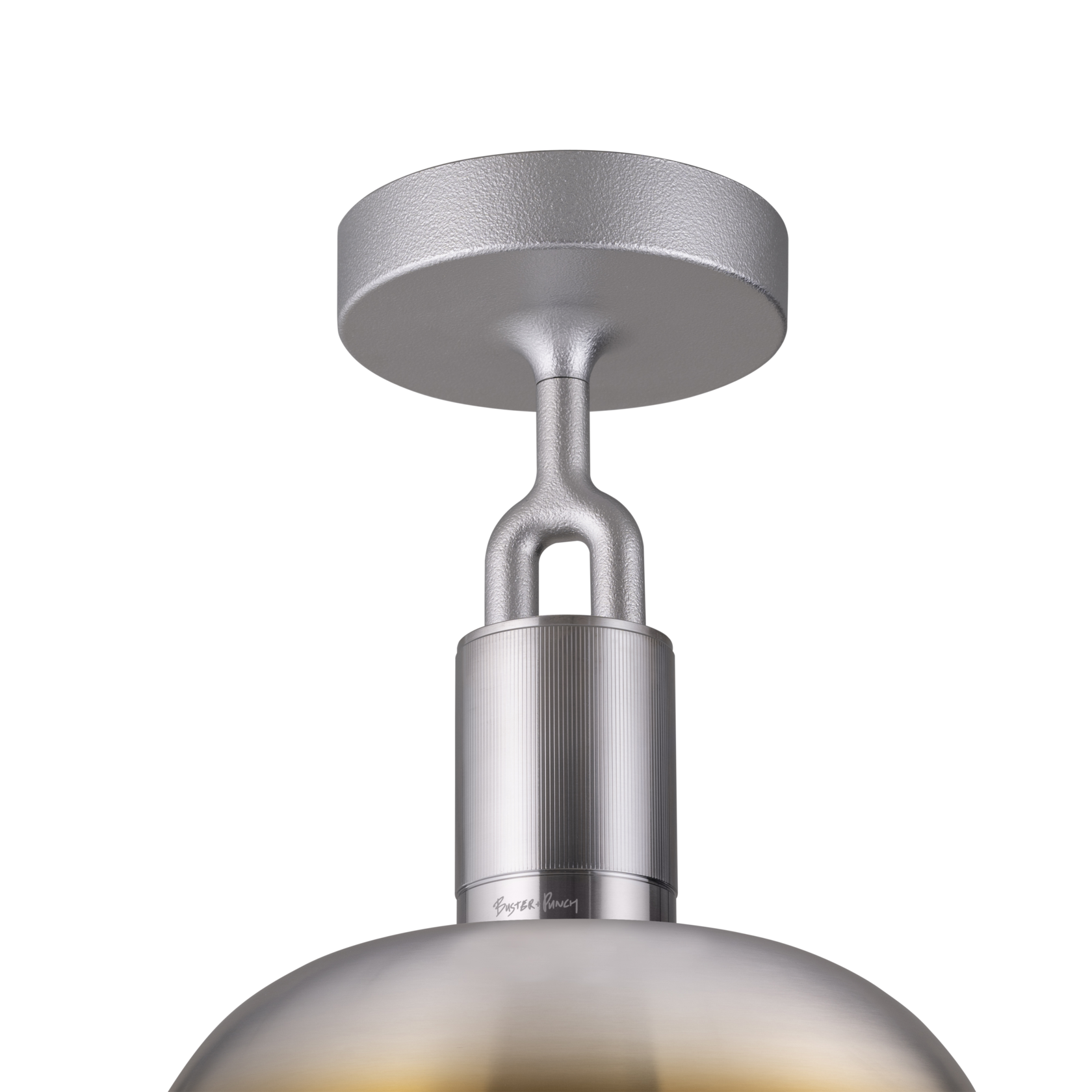 Detaljebillede af fatning samt skærm af stål og brændt stål, på hvid baggrund.