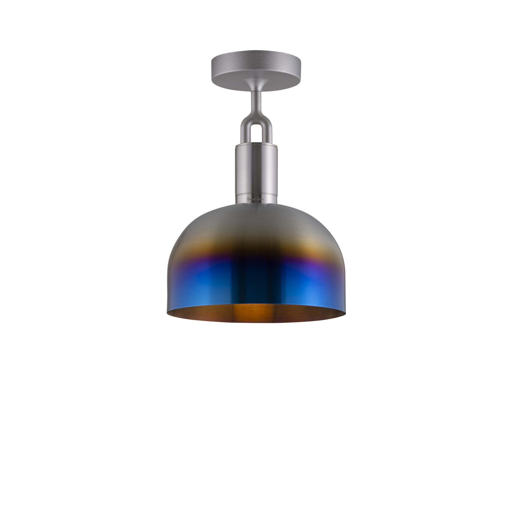 Loftlampe med fatning af stål og skærm af brændt stål, på hvid baggrund.