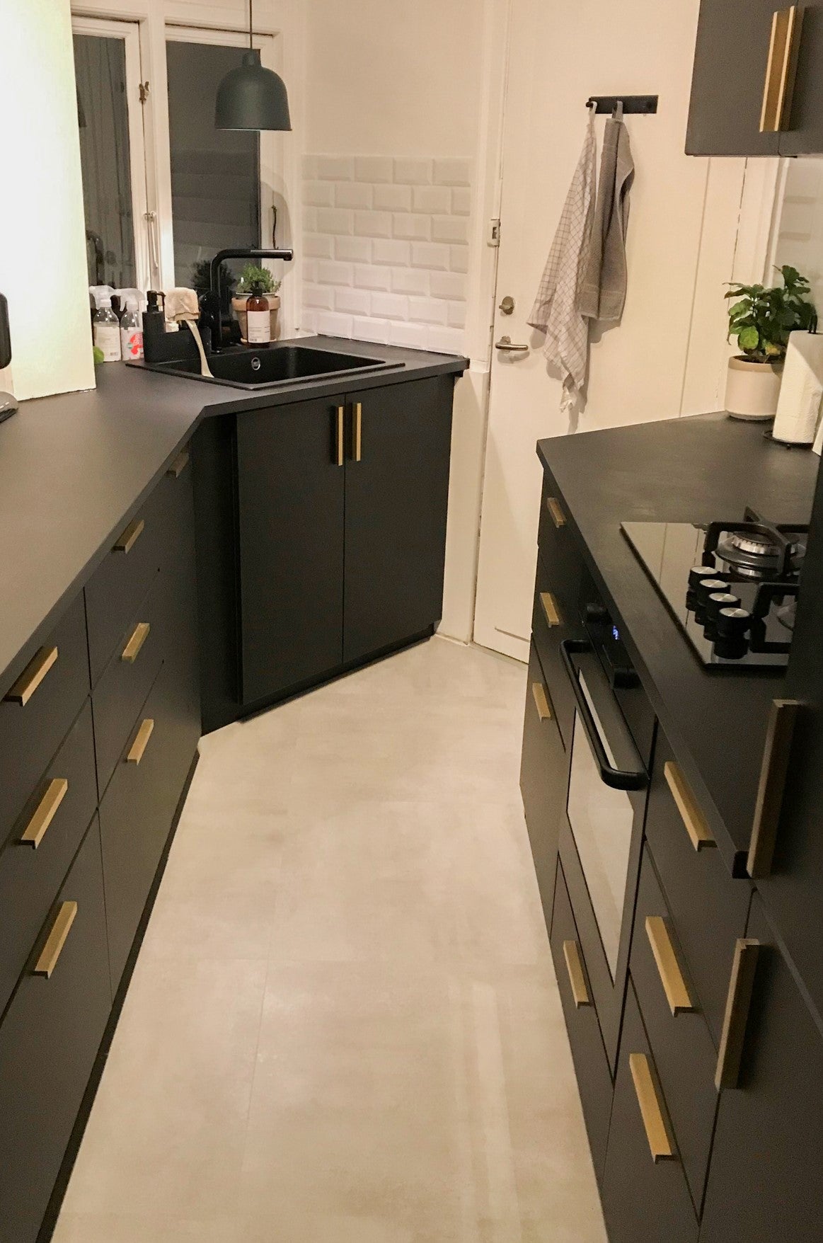 Greb: Klampenborg • Profilgreb i børstet messing-look