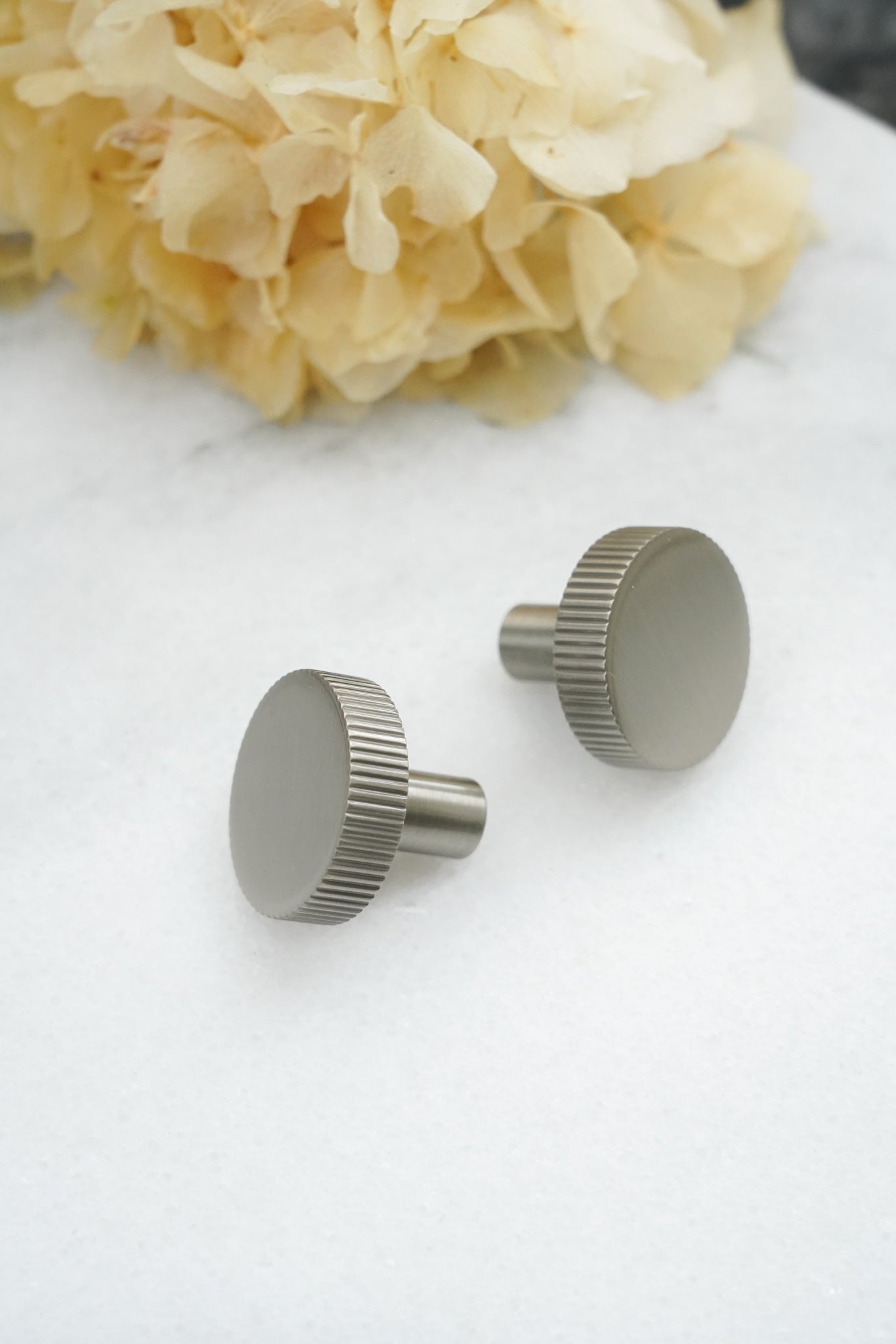 Langelinie • Møbelknop, rustfrit stål look