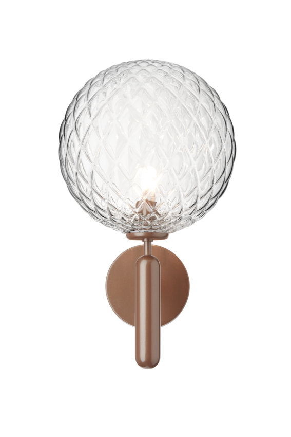Væglampe med rund skærm af klart optikglas og bruneret stel, på hvid baggrund