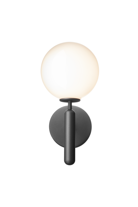 Væglampe med rund skærm af opalglas og mørkegråt stel, på hvid baggrund