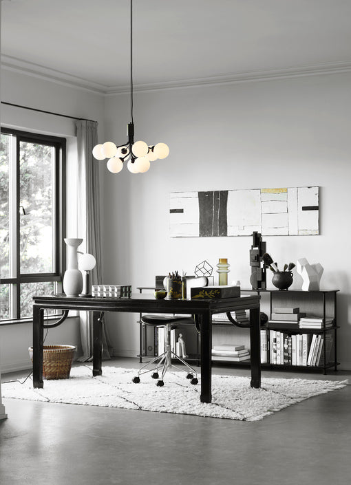 Apiales 9 lysekrone, satin black / opal • NUURA