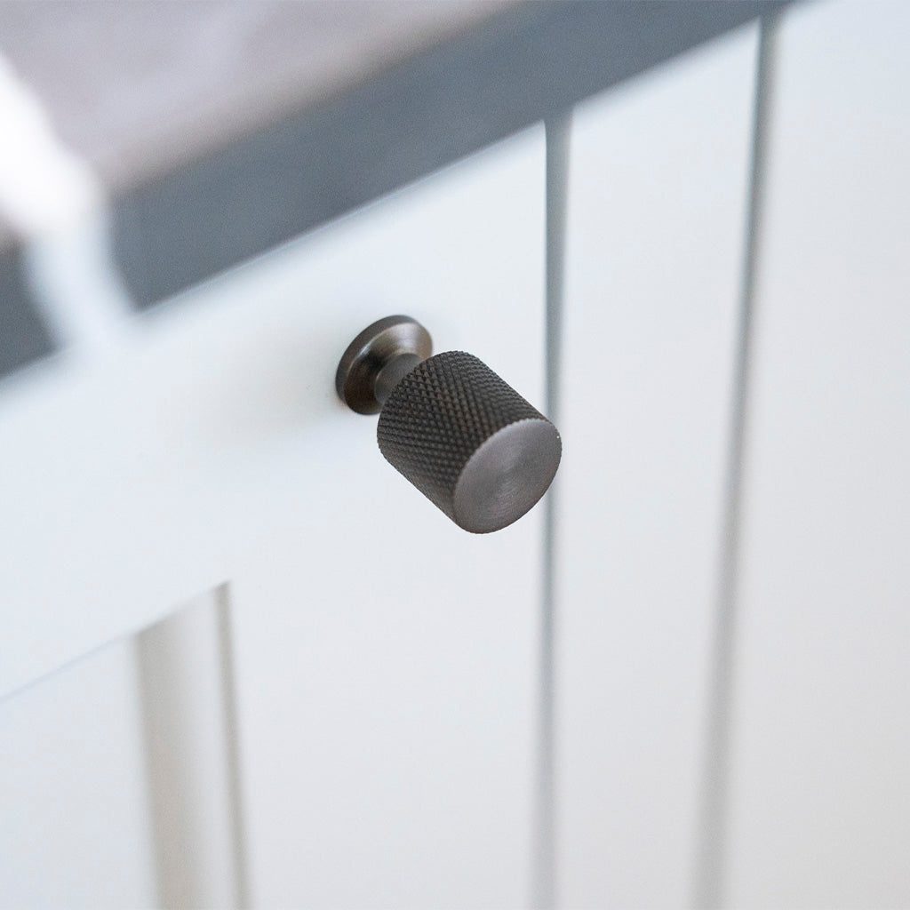 Nyboder møbelknop med diamond cut, 33 mm, bruneret messing • Chr. Jørgensen