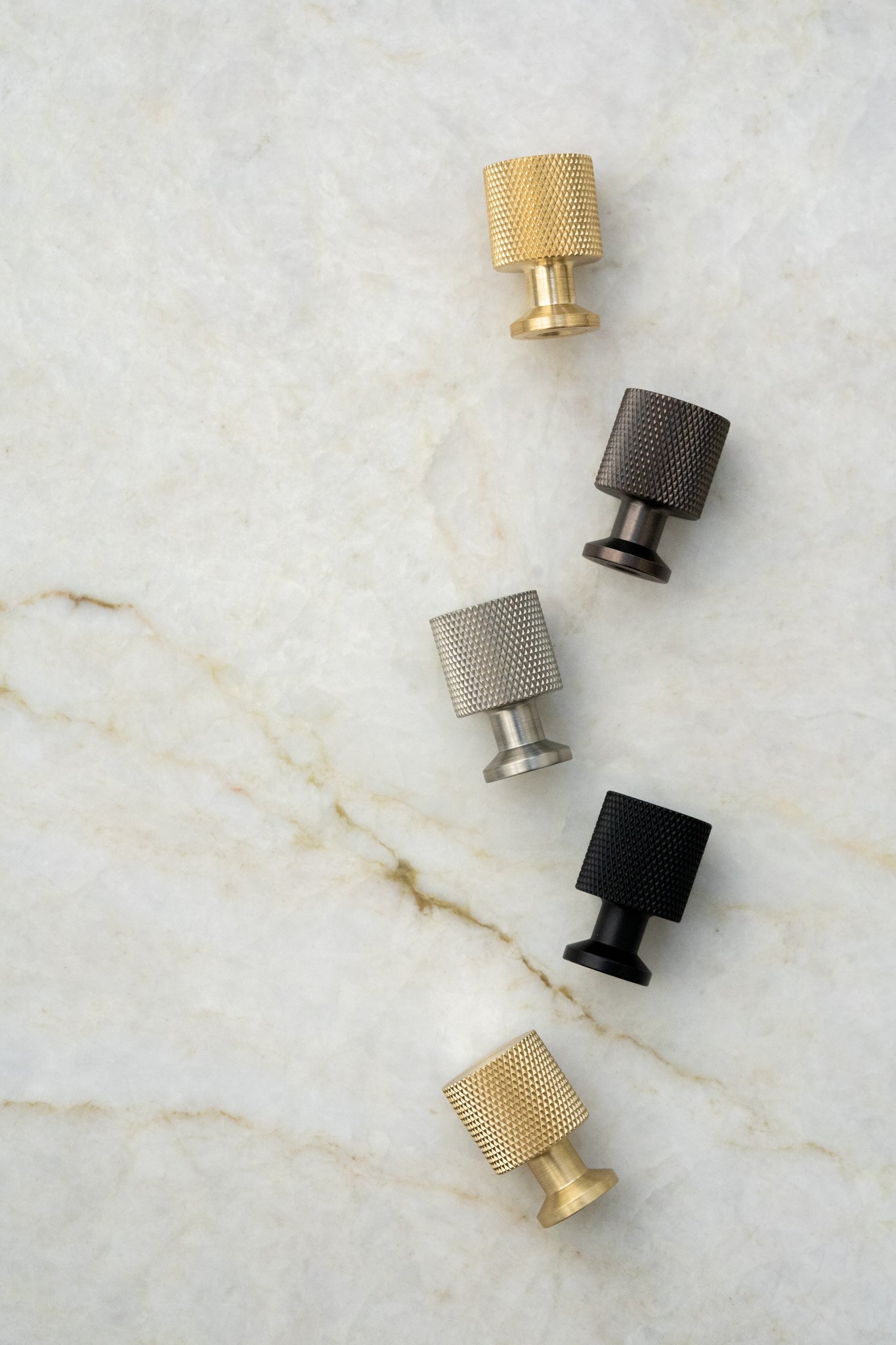 Nyboder • Møbelknop med diamond cut, bruneret messing