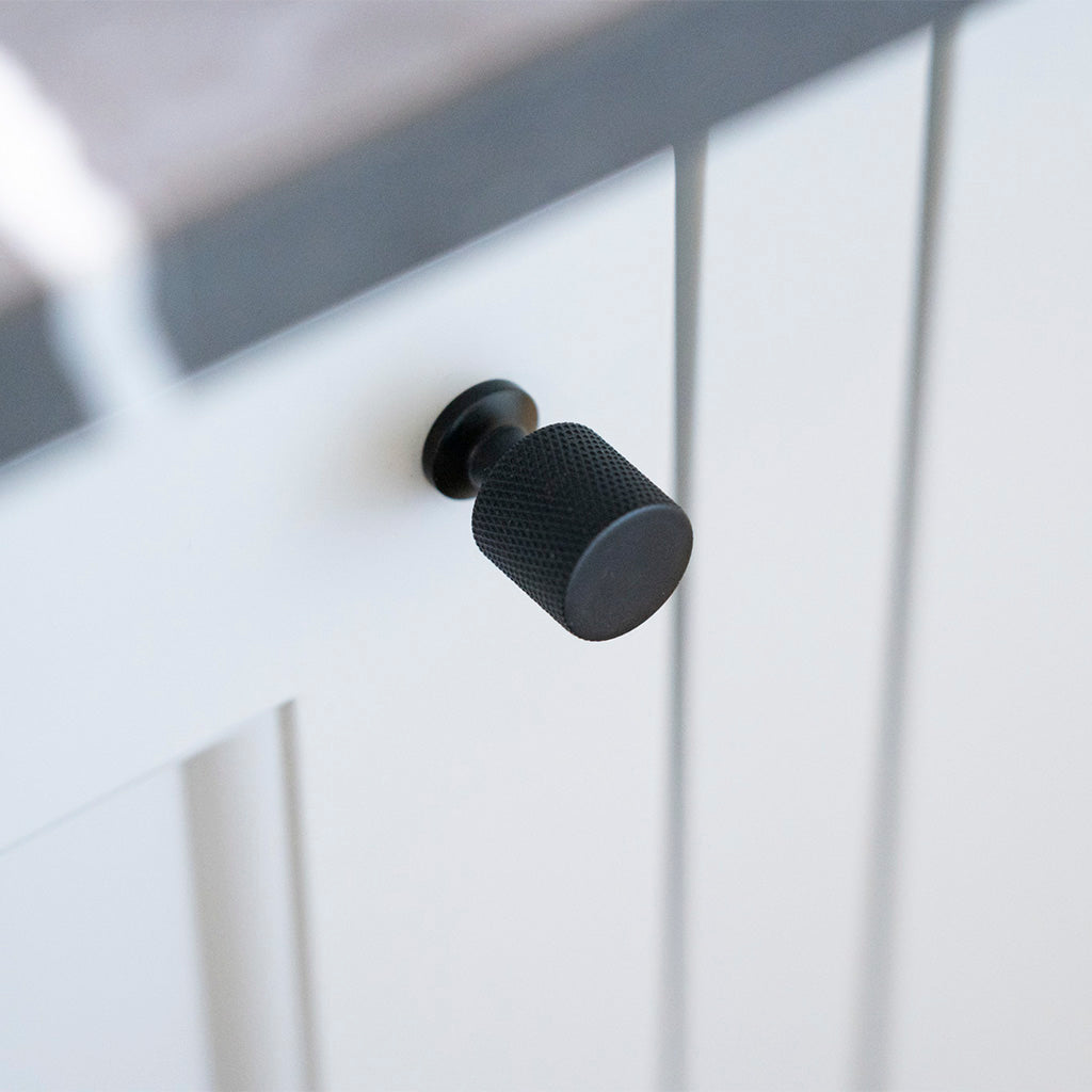 Nyboder møbelknop med diamond cut, 33 mm, mat sort • Chr. Jørgensen