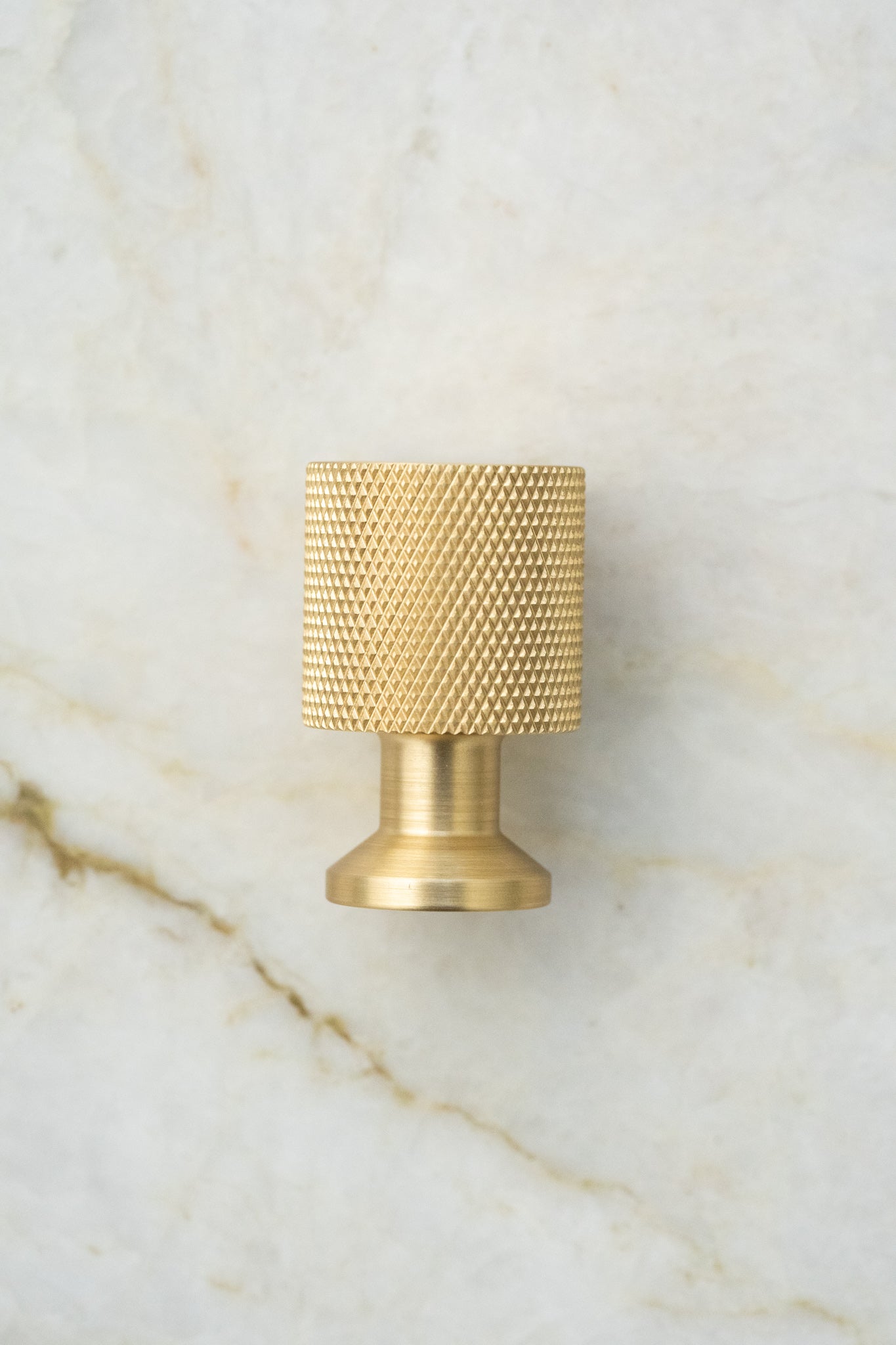 Nyboder møbelknop med diamond cut, 25 mm, messing med lak • Chr. Jørgensen