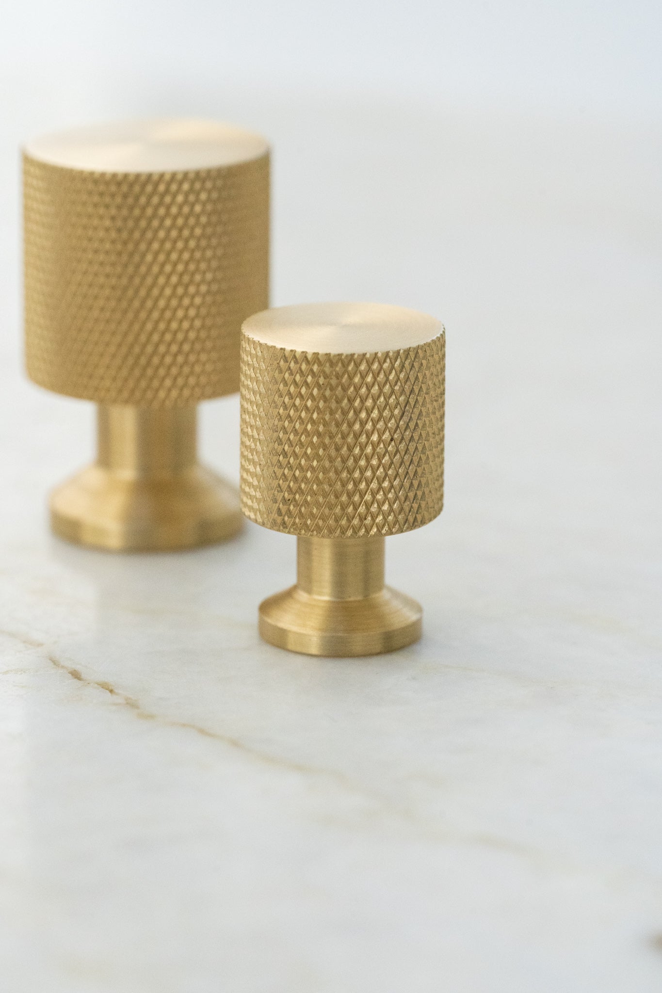 Nyboder • Møbelknop med diamond cut, messing med lak