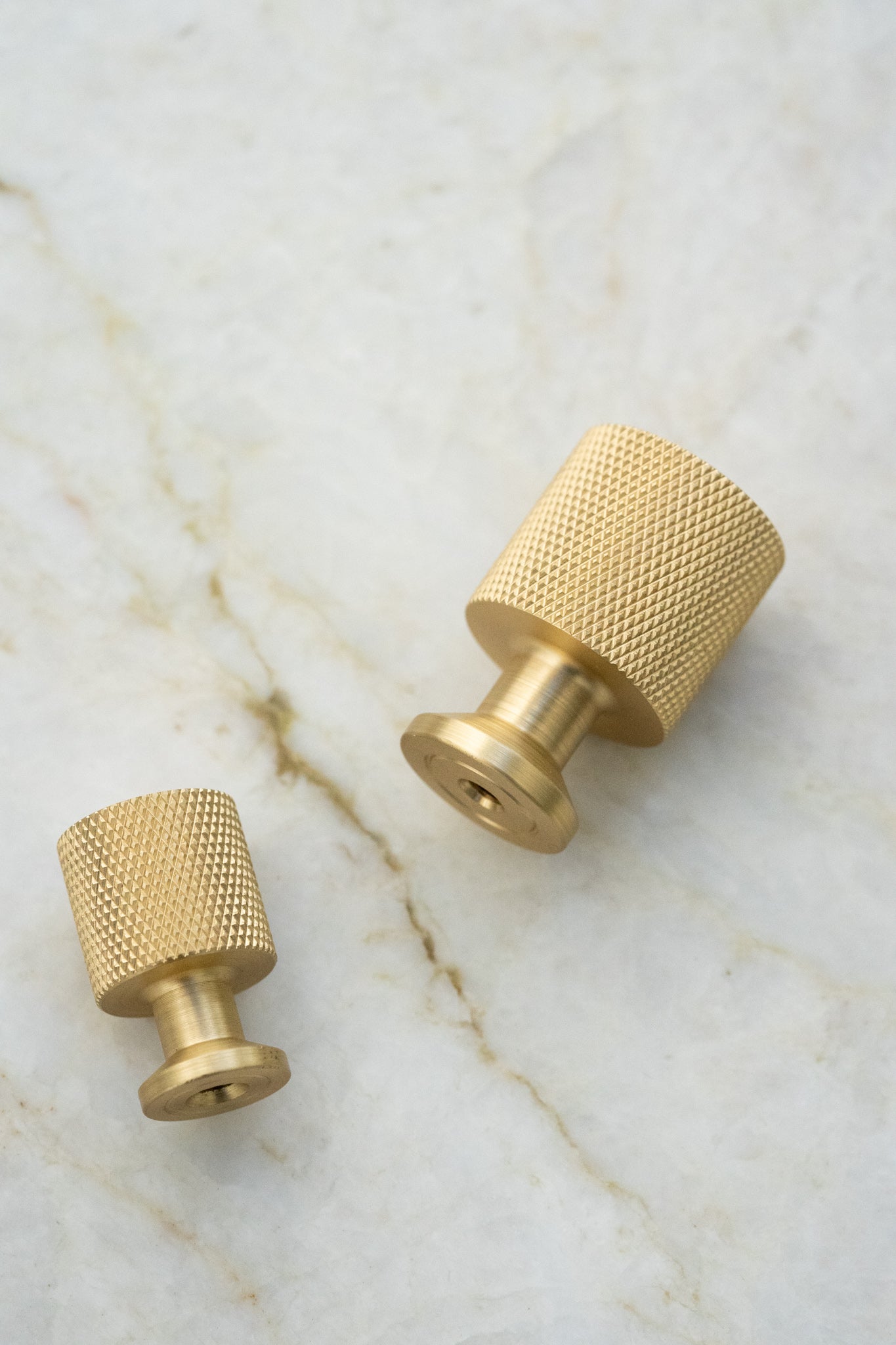 Nyboder • Møbelknop med diamond cut, messing uden lak