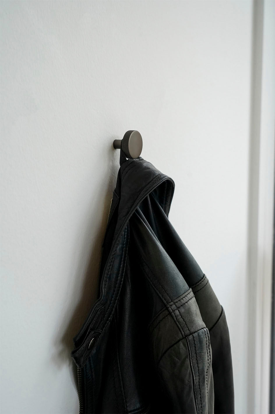 Østerbro • Møbelknop med diamond cut, bruneret messing