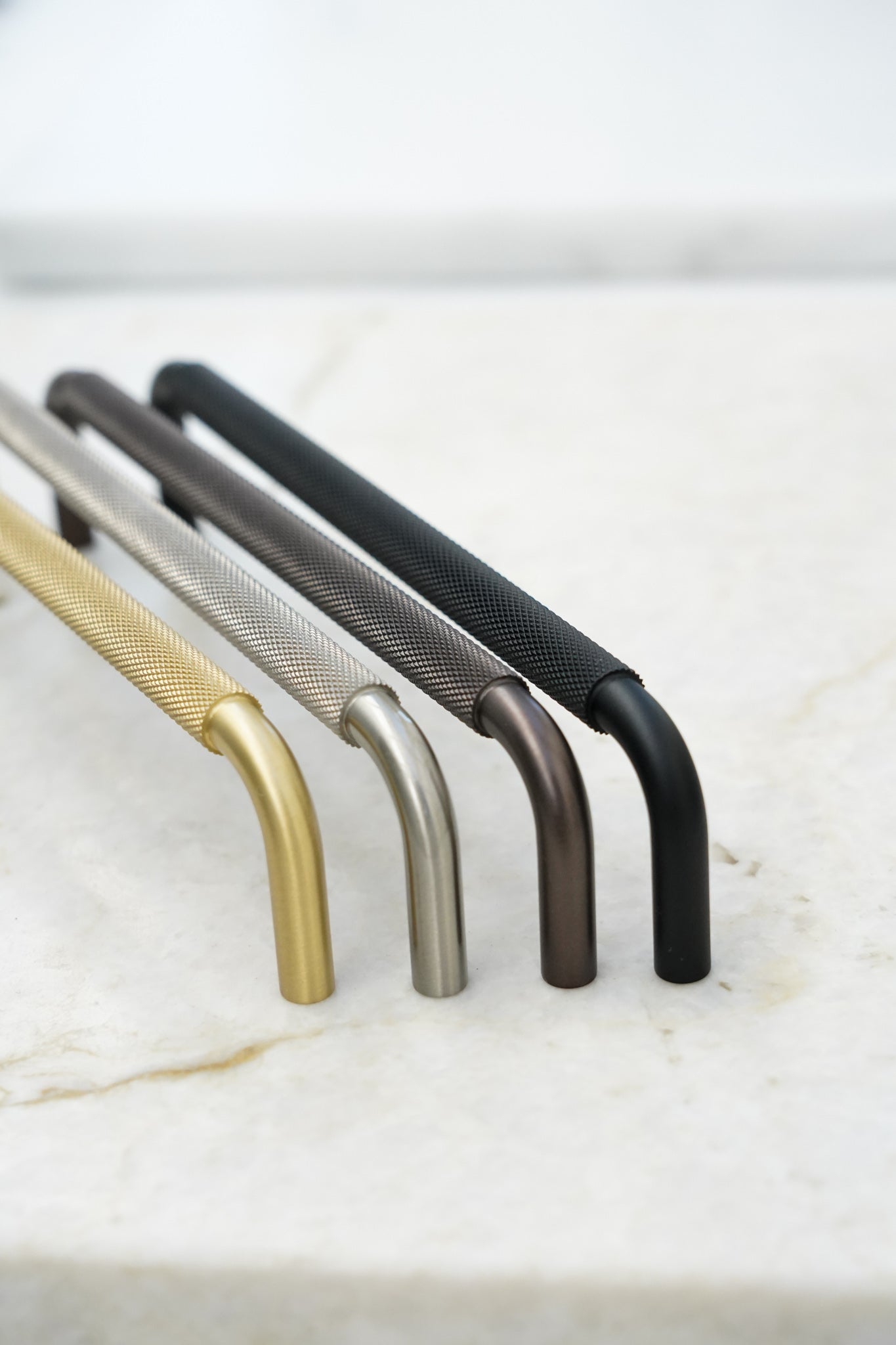 Østerbro • Køkkengreb med diamond cut, bruneret messing