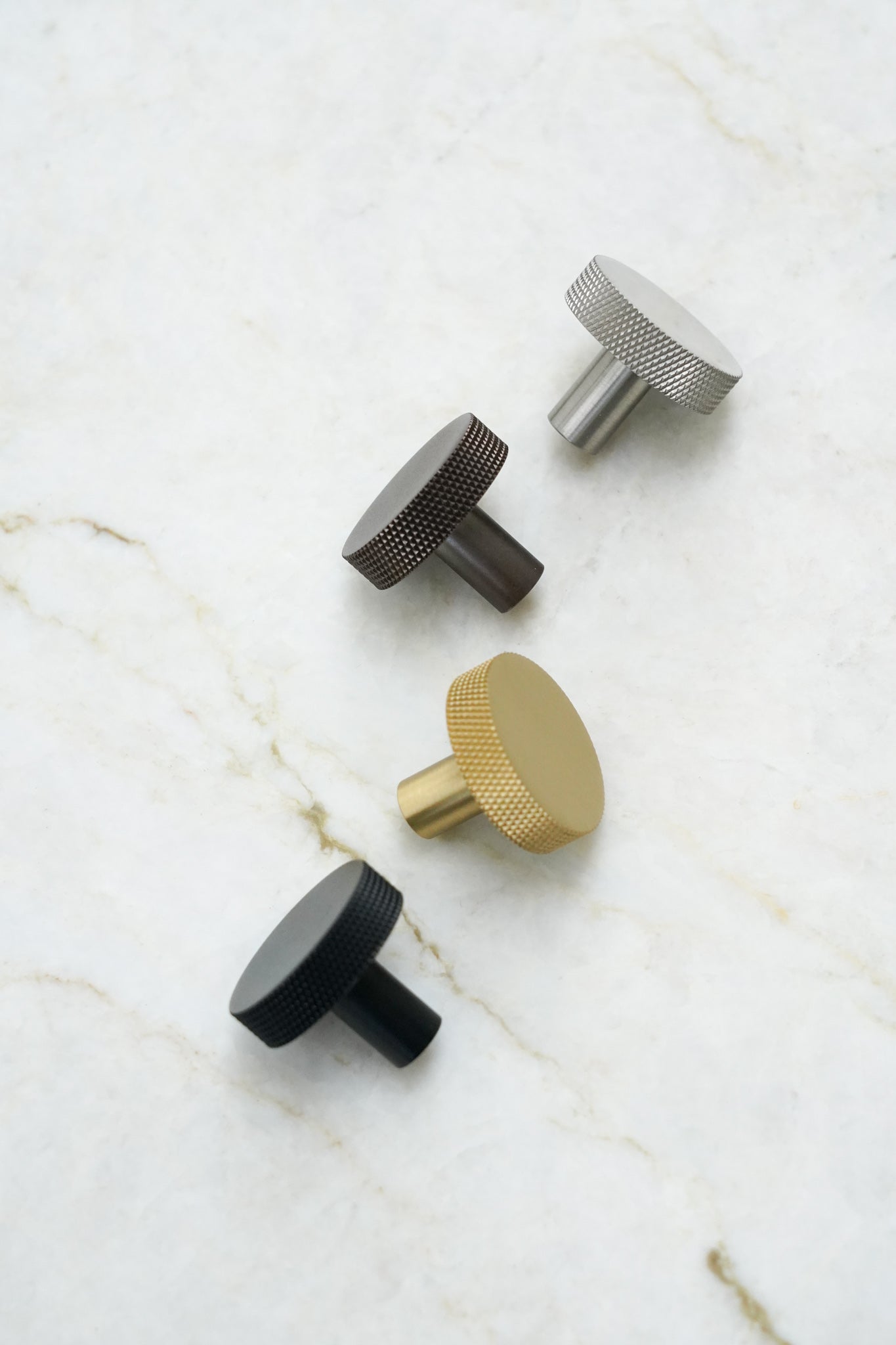 Østerbro • Møbelknop med diamond cut, bruneret messing