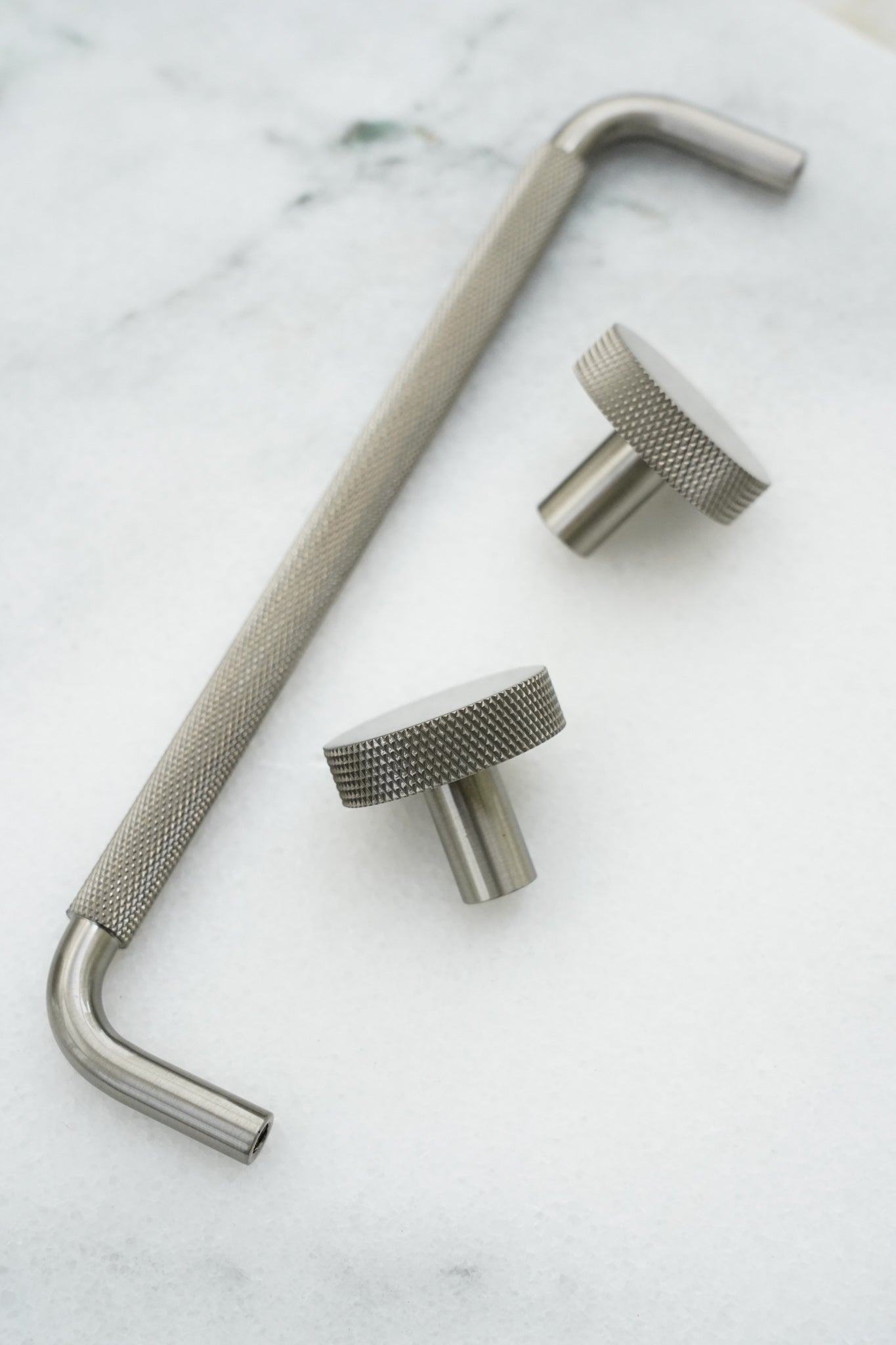 Østerbro • Møbelknop med diamond cut, rustfrit stål look