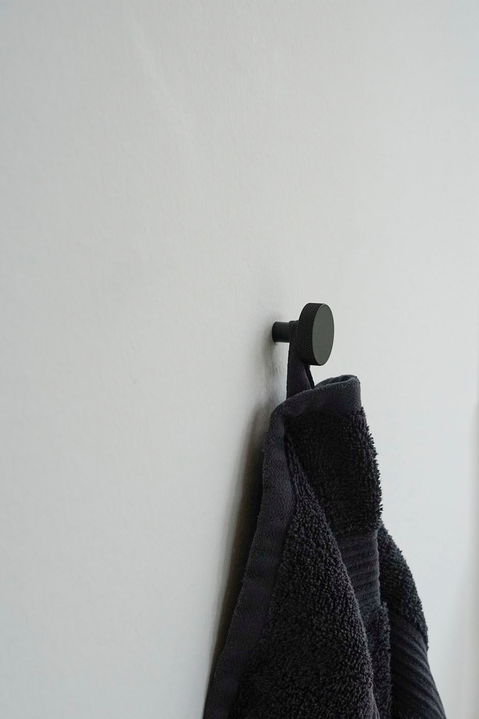 Østerbro • Møbelknop med diamond cut, sort