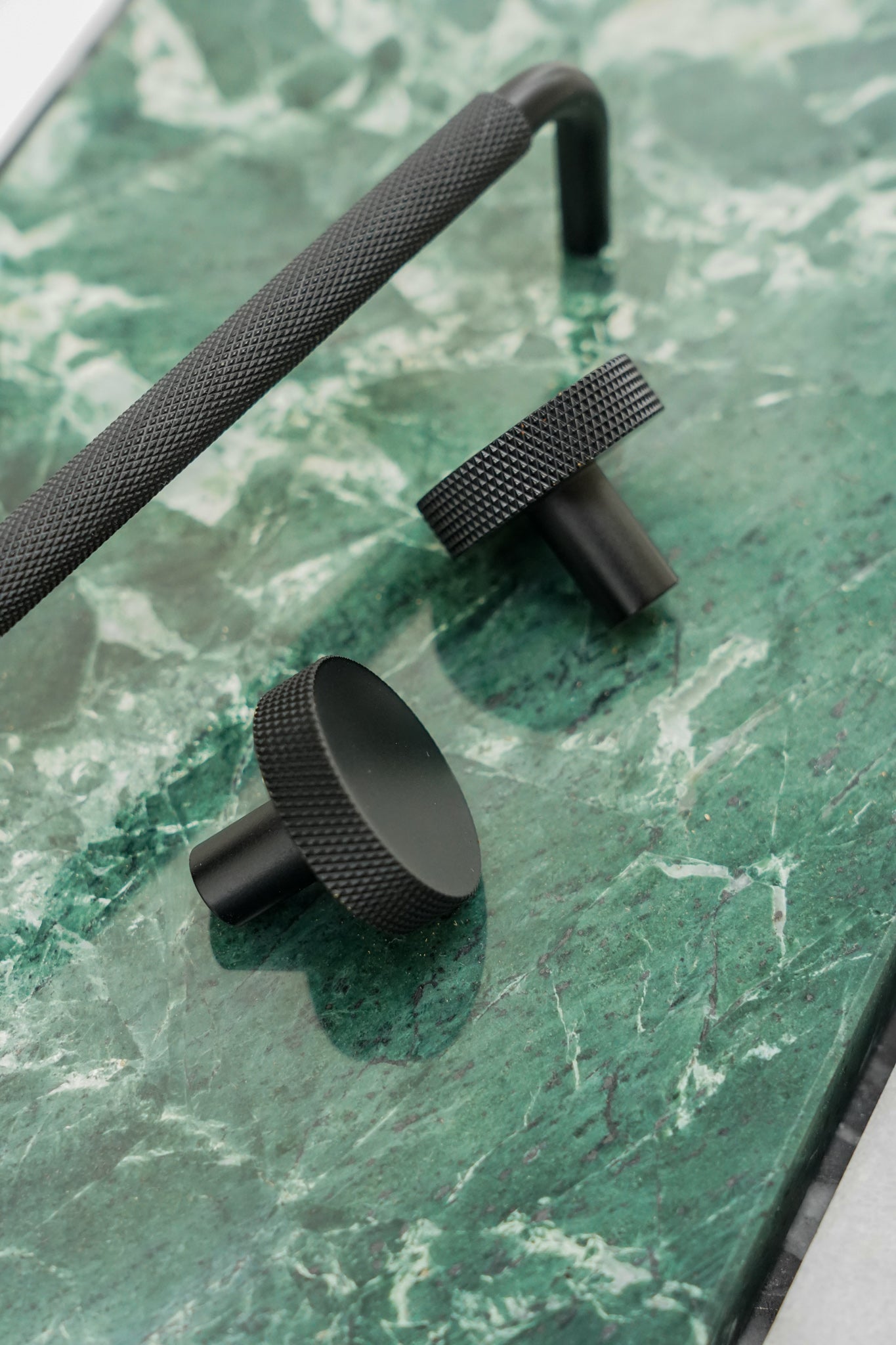 Østerbro • Møbelknop med diamond cut, sort