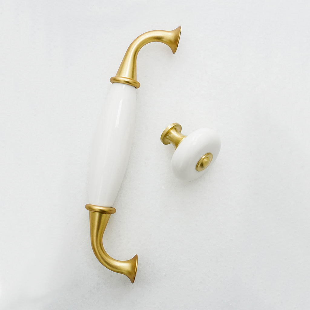 Skagen • Klassisk porcelænsknop, hvid med fod i børstet messing