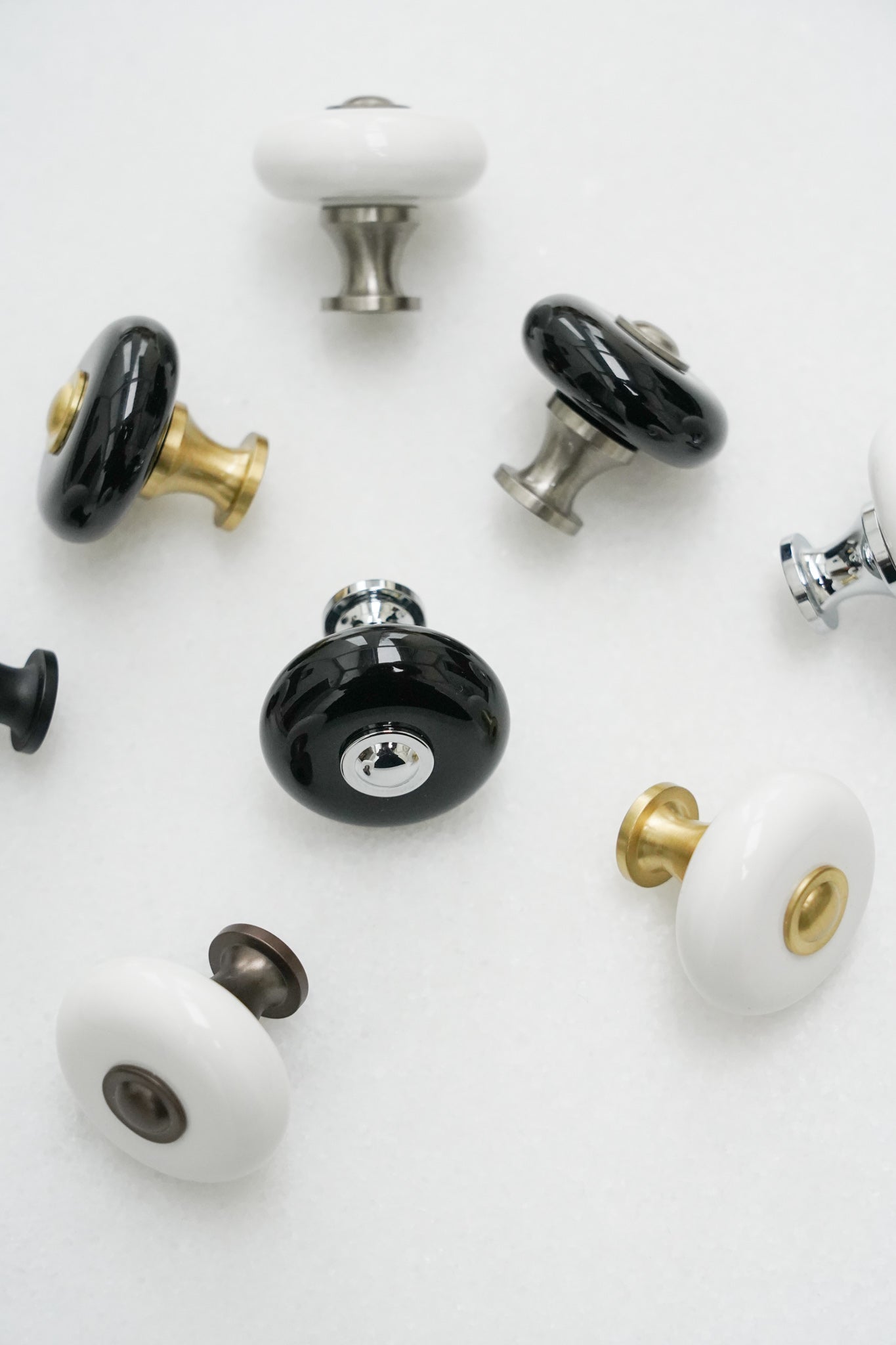 Skagen • Klassisk porcelænsknop, hvid med forkromet fod