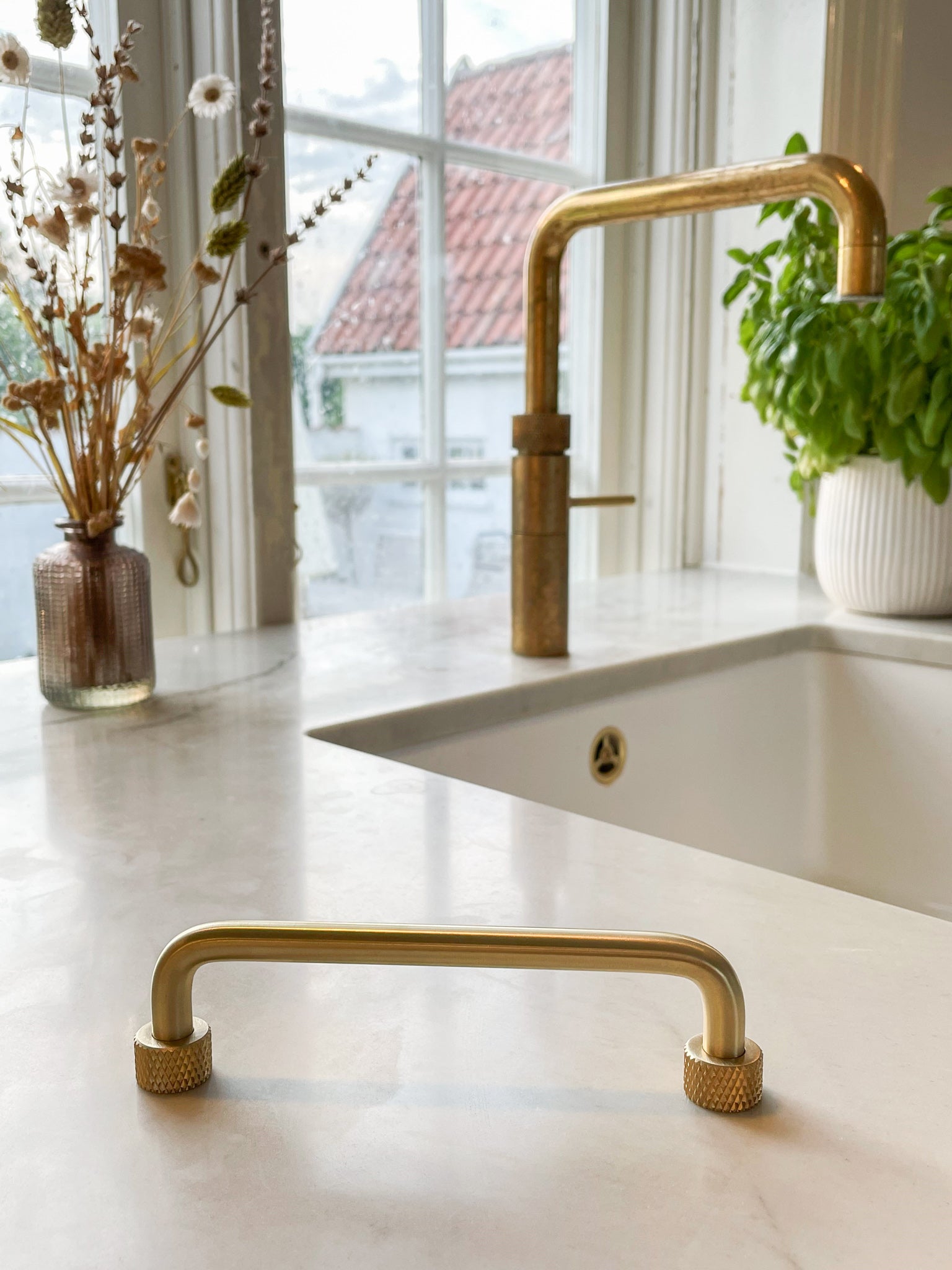 Trianglen • Køkkengreb, børstet messing uden lak