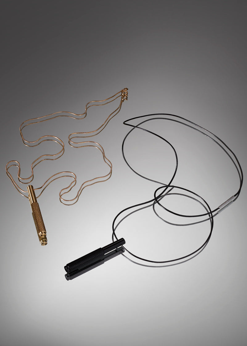 Halskæde og vedhæng i messing. Vedhænget er udsmykket med det populære diamond cut mønster.