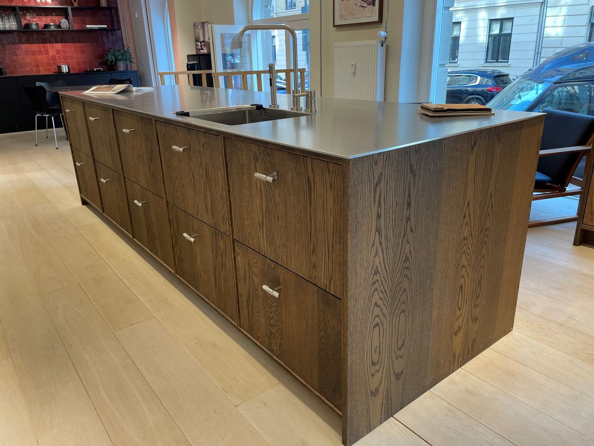 Cross T-bar i rustfrit stål med diamond cut mønster  • Buster + Punch - Copenhagenhomedesign