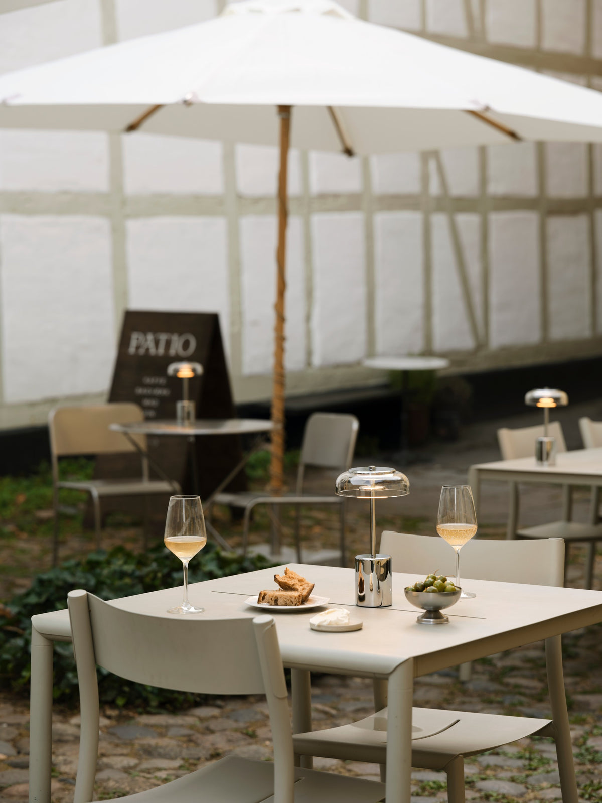 Blossi Table Mini, portable bordlampe, chrome • NUURA - Copenhagenhomedesign
