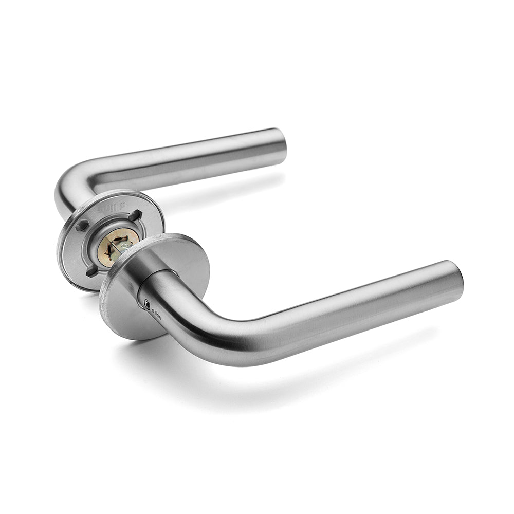 Knud Holscher dørhåndtag L med snap-on cover, børstet rustfrit stål • d line - Copenhagenhomedesign