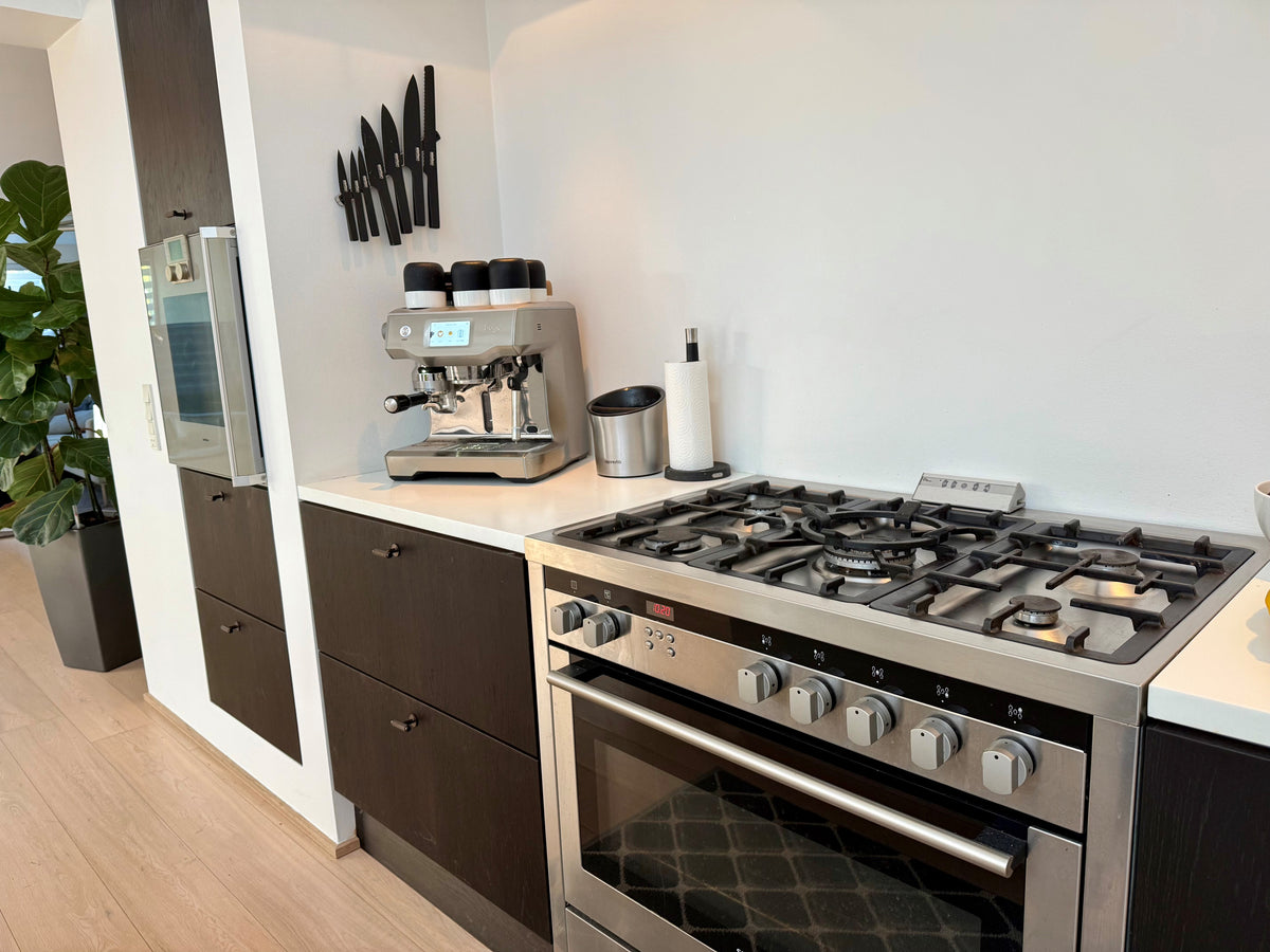 Møbelknop T-bar med linjeret design i bronze / bruneret messing - Ryvang • Chr. Jørgensen - Copenhagenhomedesign