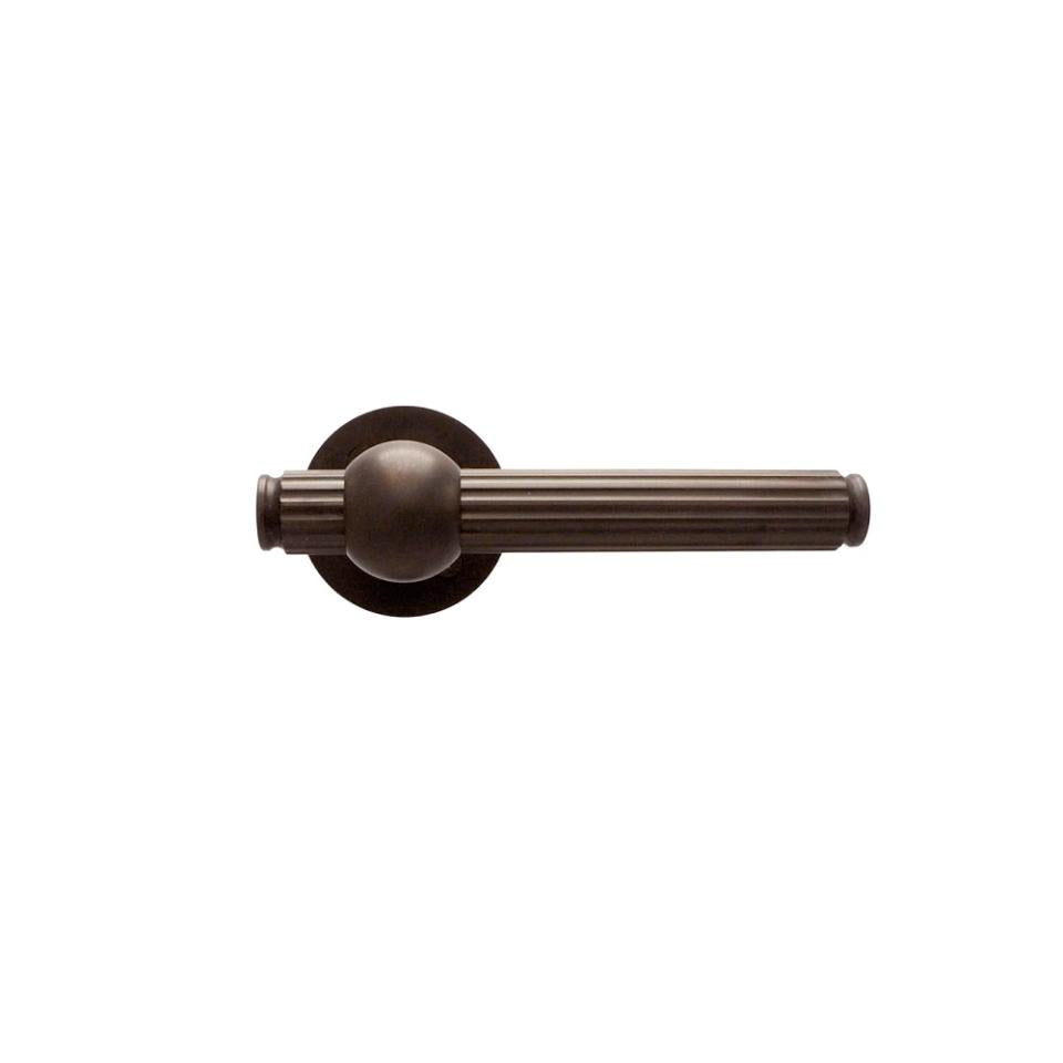 Dørhåndtag Rex inkl. roset, bruneret messing • KYNER & Co