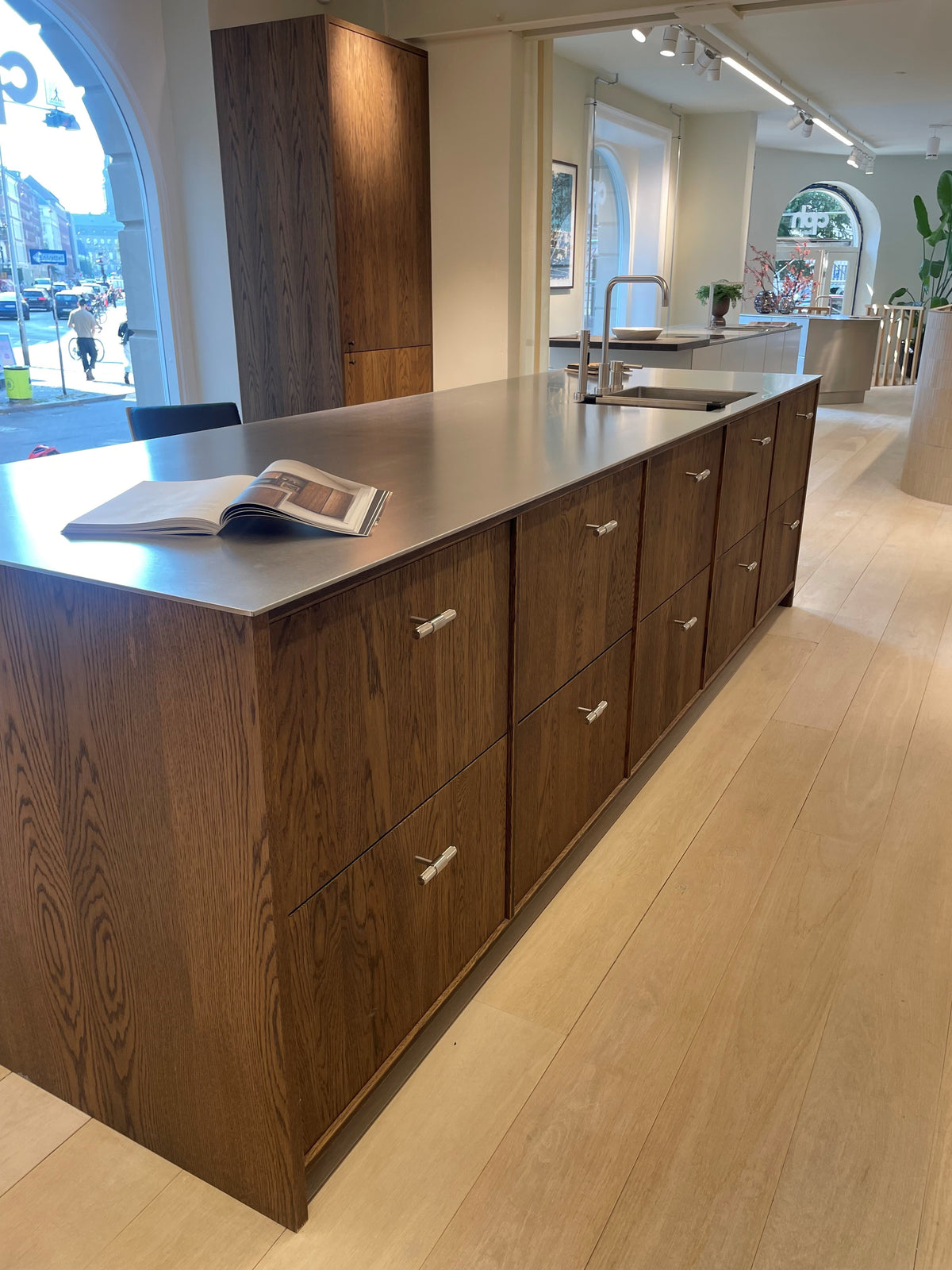 Cross T-bar i rustfrit stål med diamond cut mønster  • Buster + Punch - Copenhagenhomedesign