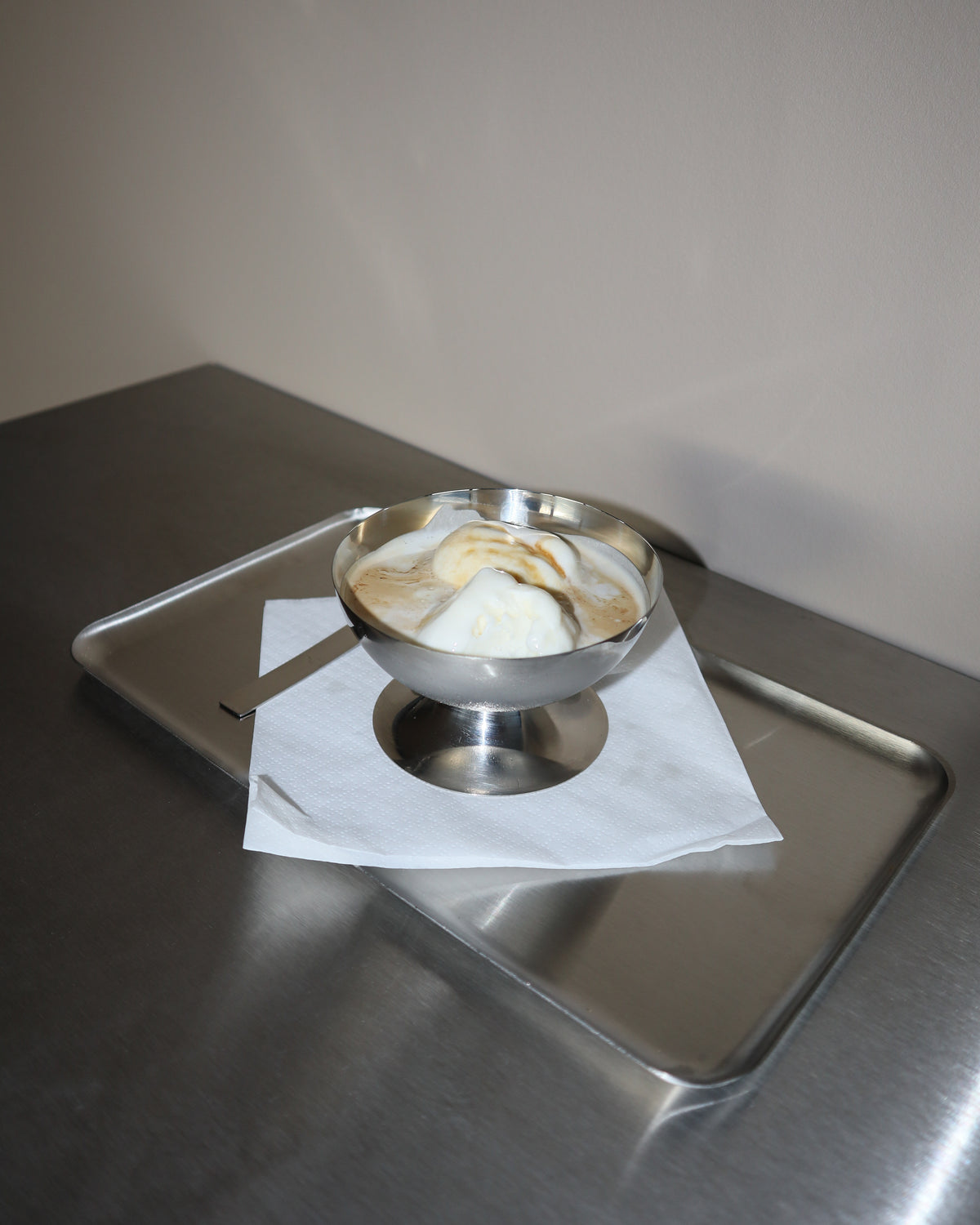 Serveringsbakke i rustfrit stål • NICHBA