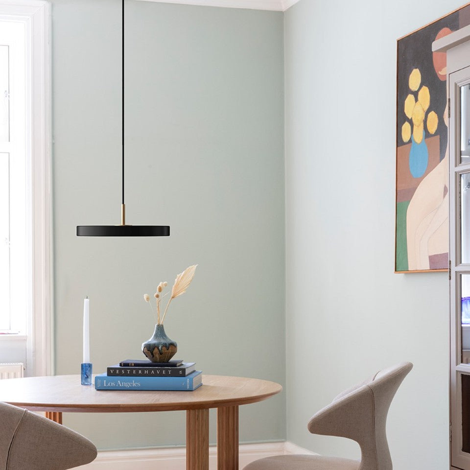 Asteria Plus pendel, sort og messing • UMAGE
