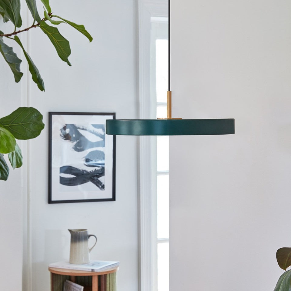 Asteria Plus pendel, grøn og messing • UMAGE