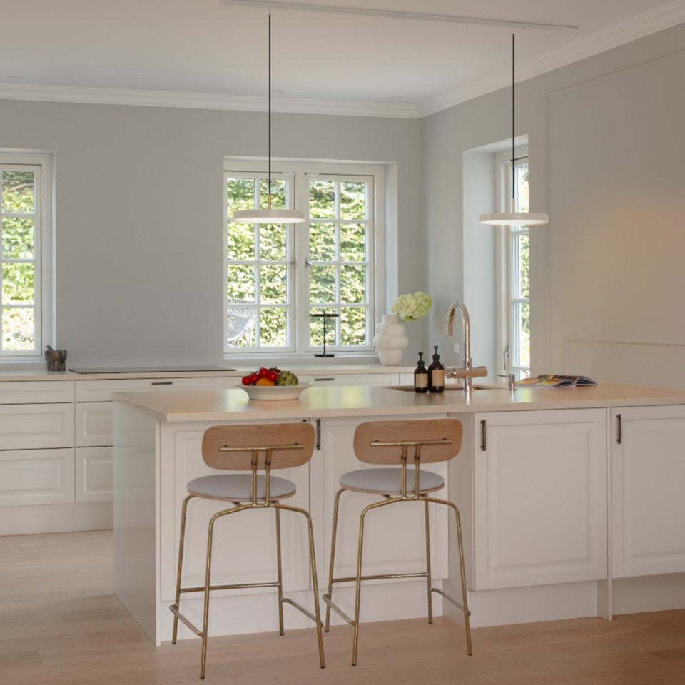 Asteria Plus pendel, lysegrå (mist) og messing • UMAGE