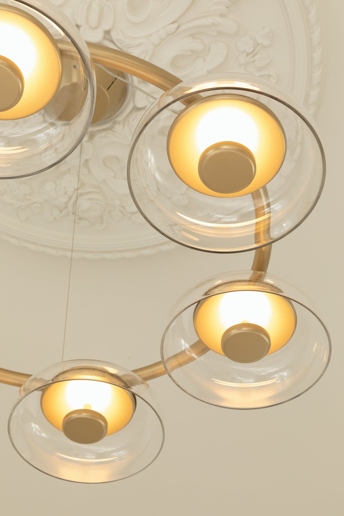 Blossi 6 lysekrone, nordic gold / clear • NUURA - Copenhagenhomedesign
