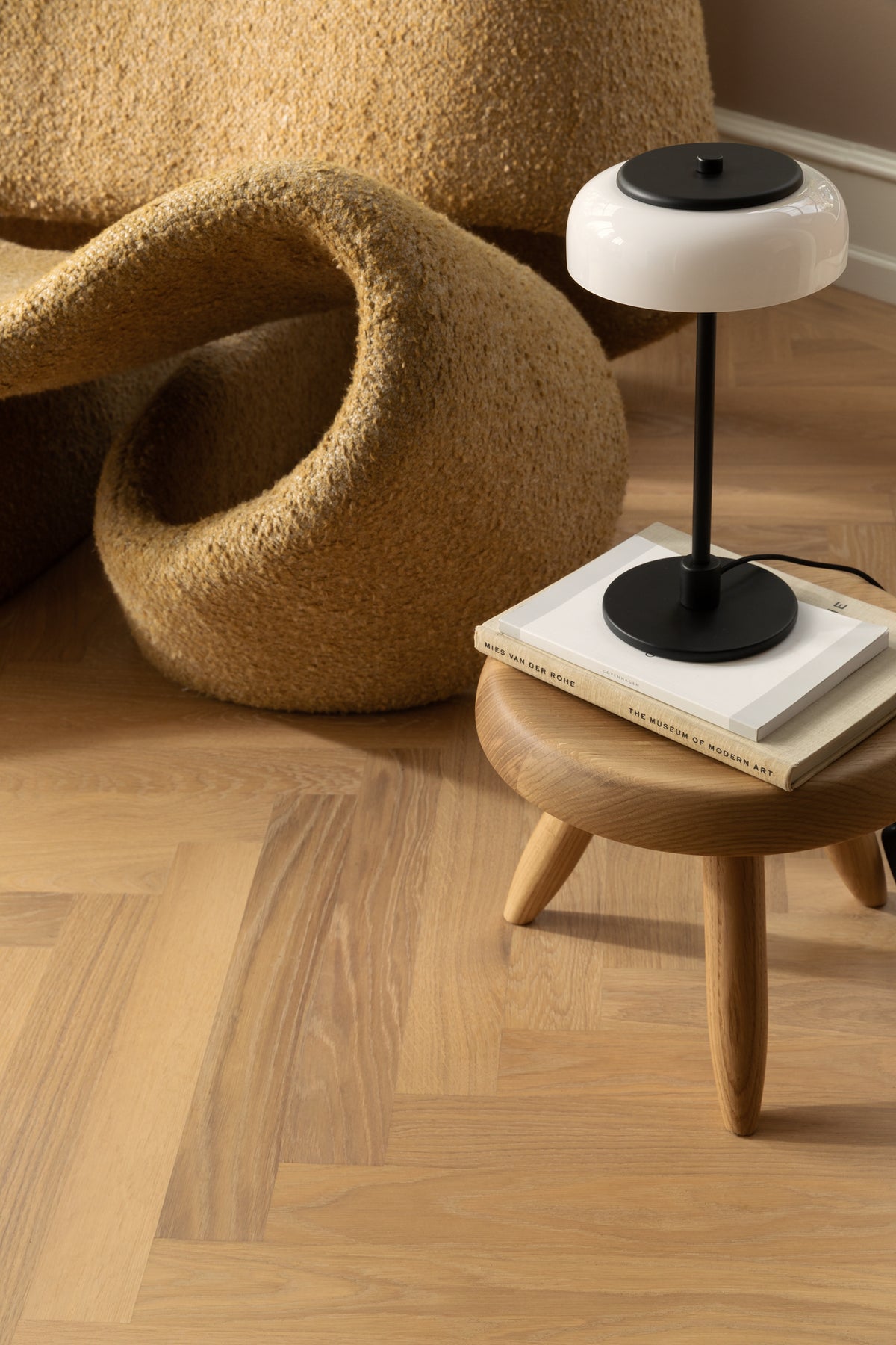 Blossi Table Small bordlampe, sort / opal • NUURA - Copenhagenhomedesign