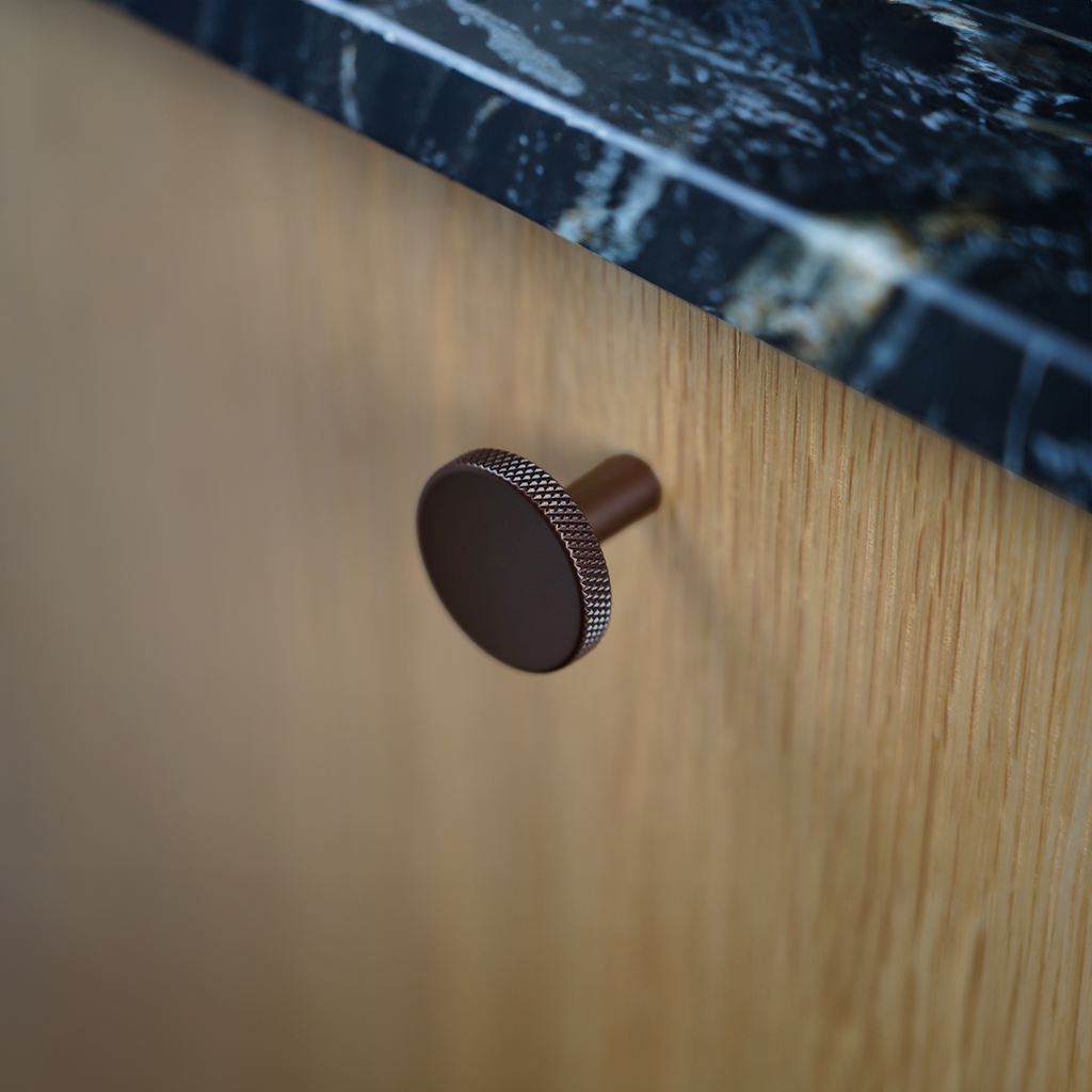 Søllerød • Møbelknop med diamond cut, bruneret messing