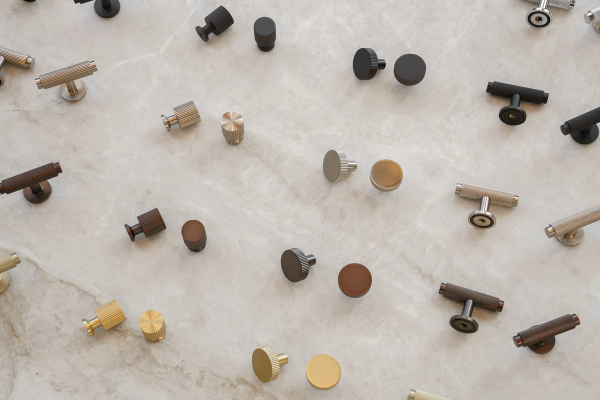 Møbelknop med diamond cut i bronze / bruneret messing - Nørrebro • Chr. Jørgensen