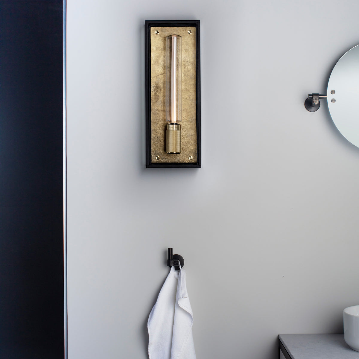 Caged Wet væglampe, messing • Buster + Punch - Copenhagenhomedesign