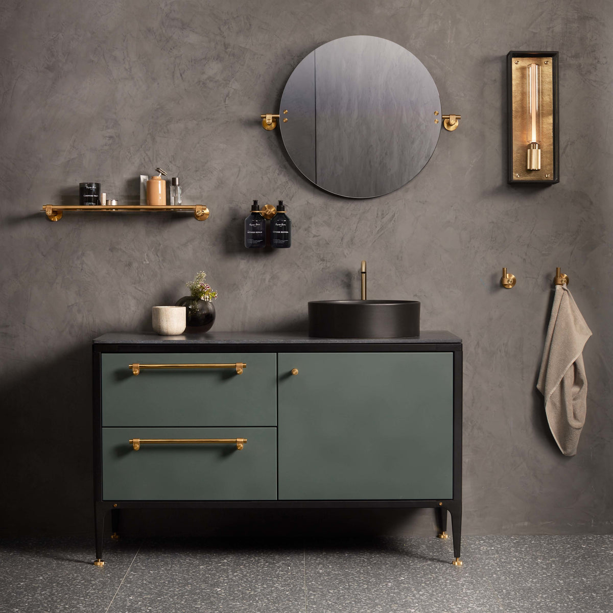 Caged Wet væglampe, messing • Buster + Punch - Copenhagenhomedesign