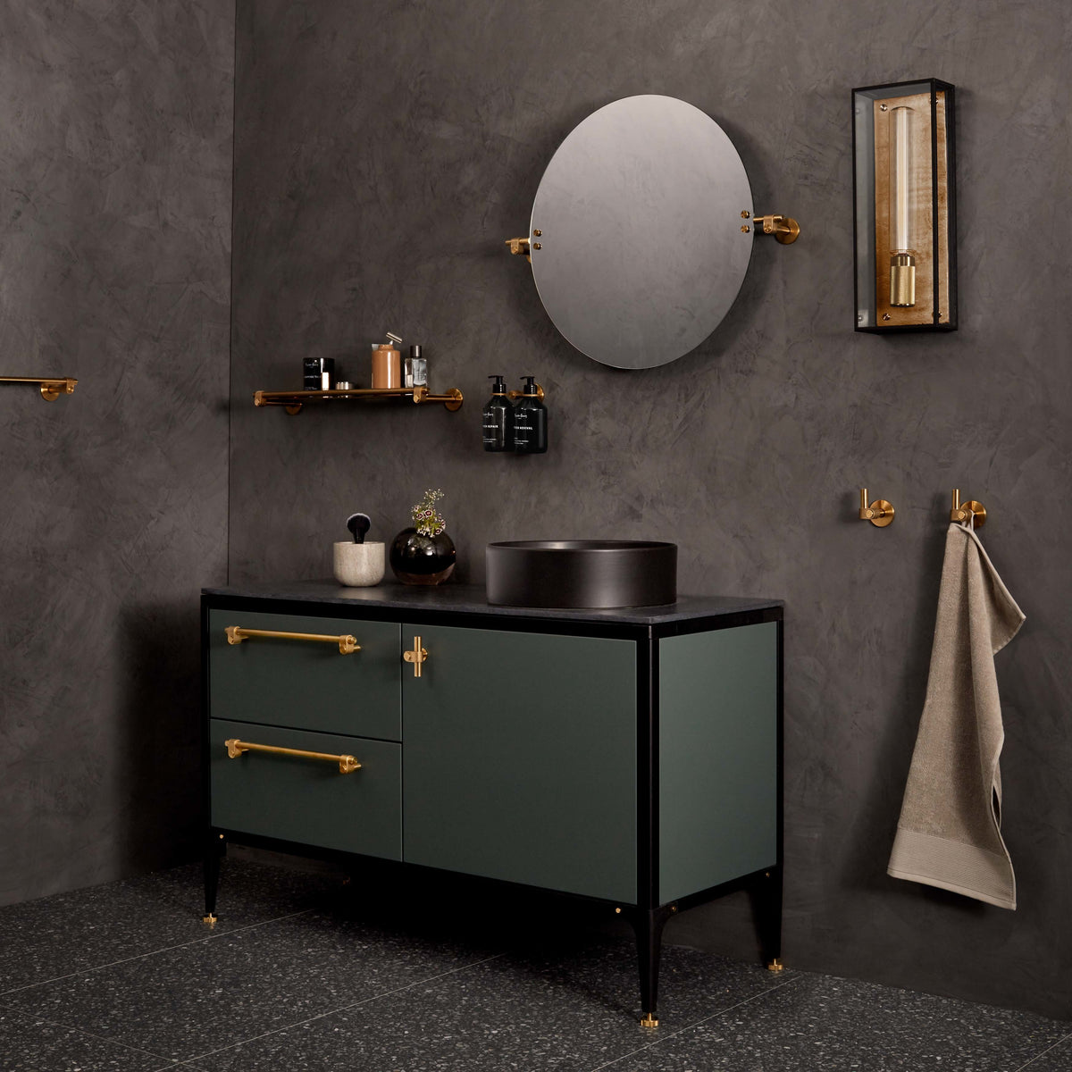 Caged Wet væglampe, messing • Buster + Punch - Copenhagenhomedesign