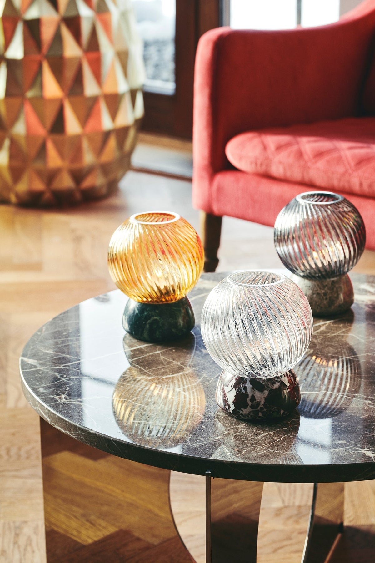 Twist of Marble fyrfadsstage, bordeaux/klar • Design by Us - Copenhagenhomedesign