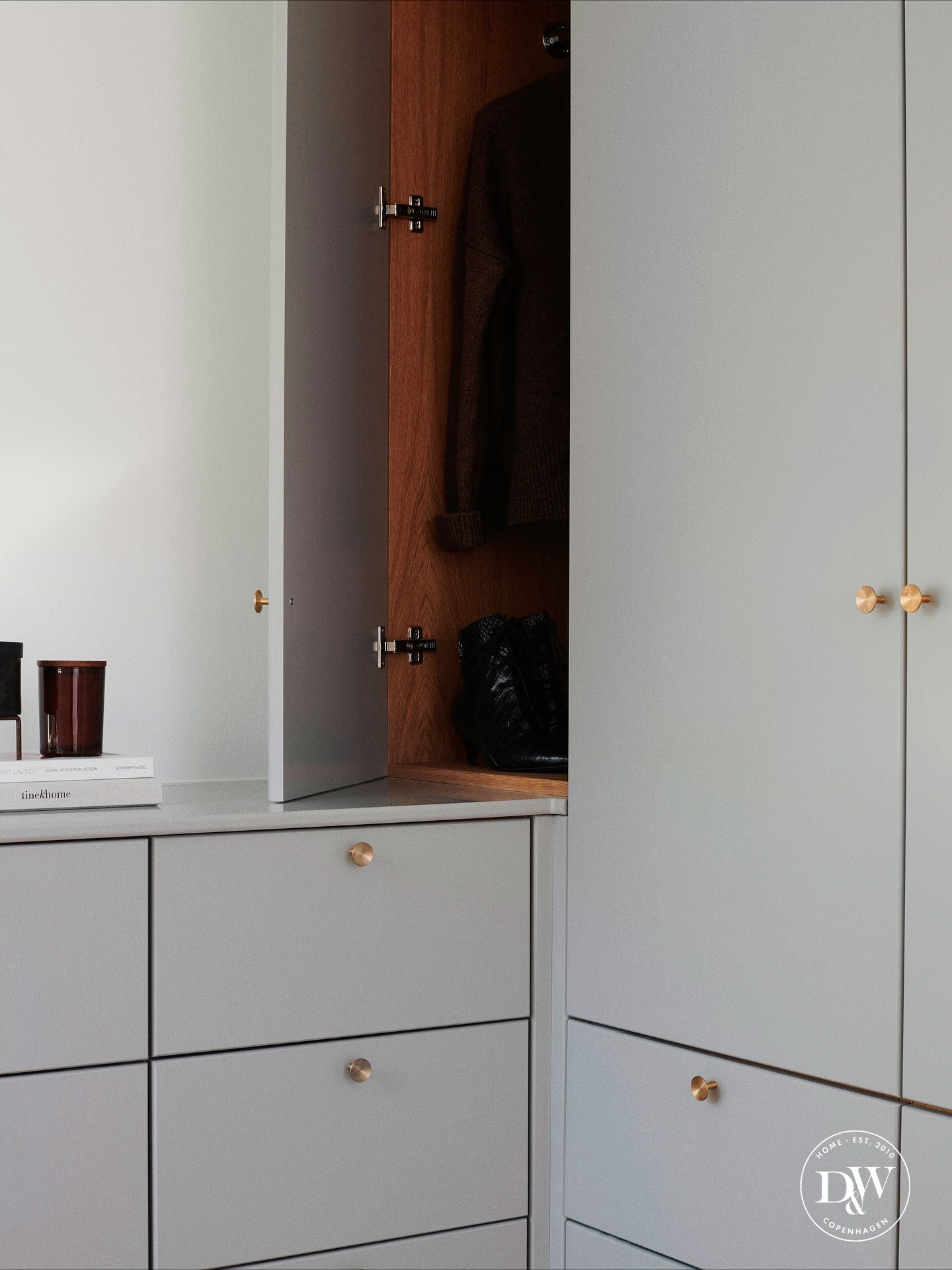 Deep møbelknop, massiv børstet messing uden lak • KYNER & Co - Copenhagenhomedesign