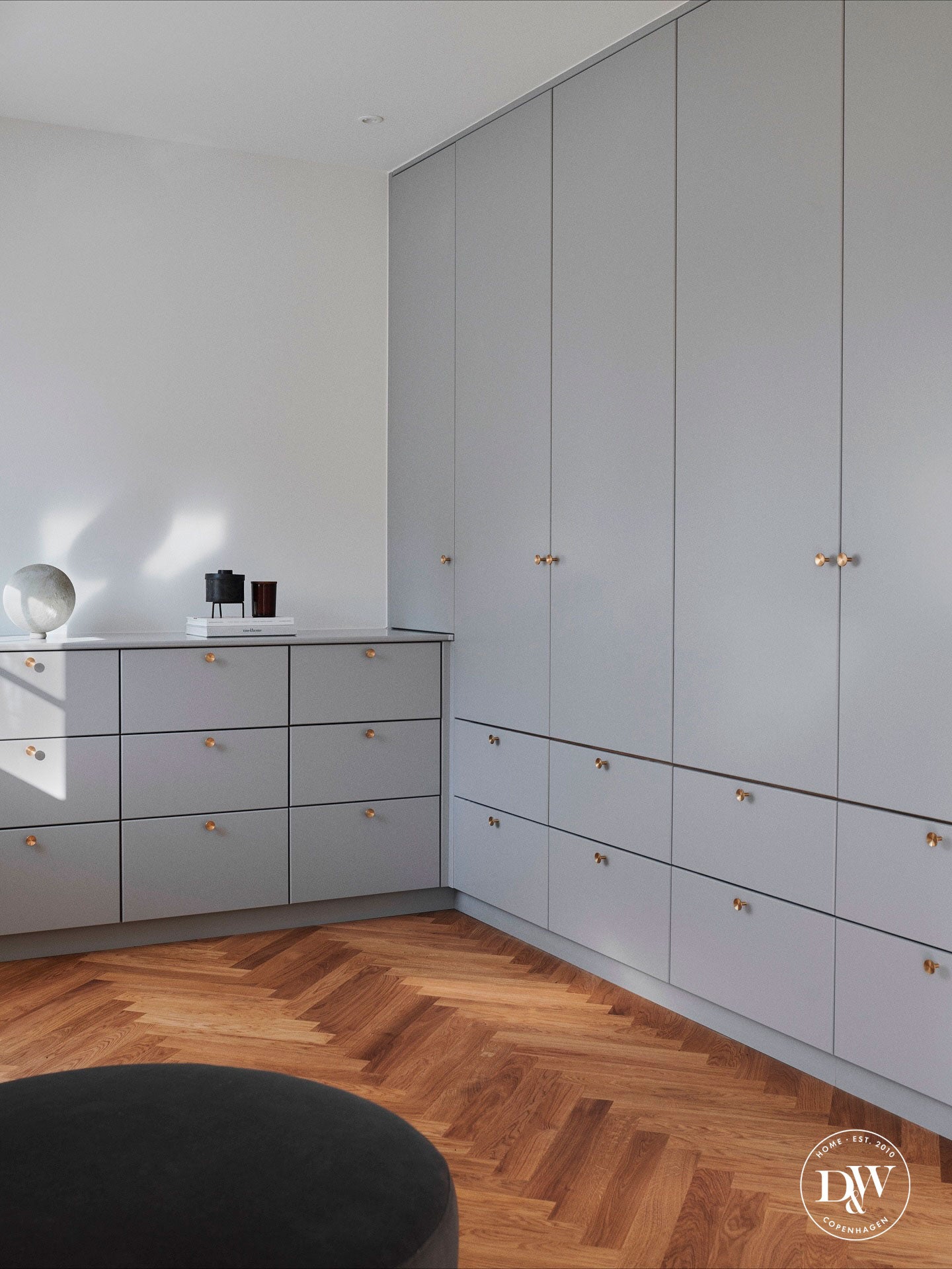 Deep møbelknop, massiv børstet messing uden lak • KYNER & Co - Copenhagenhomedesign