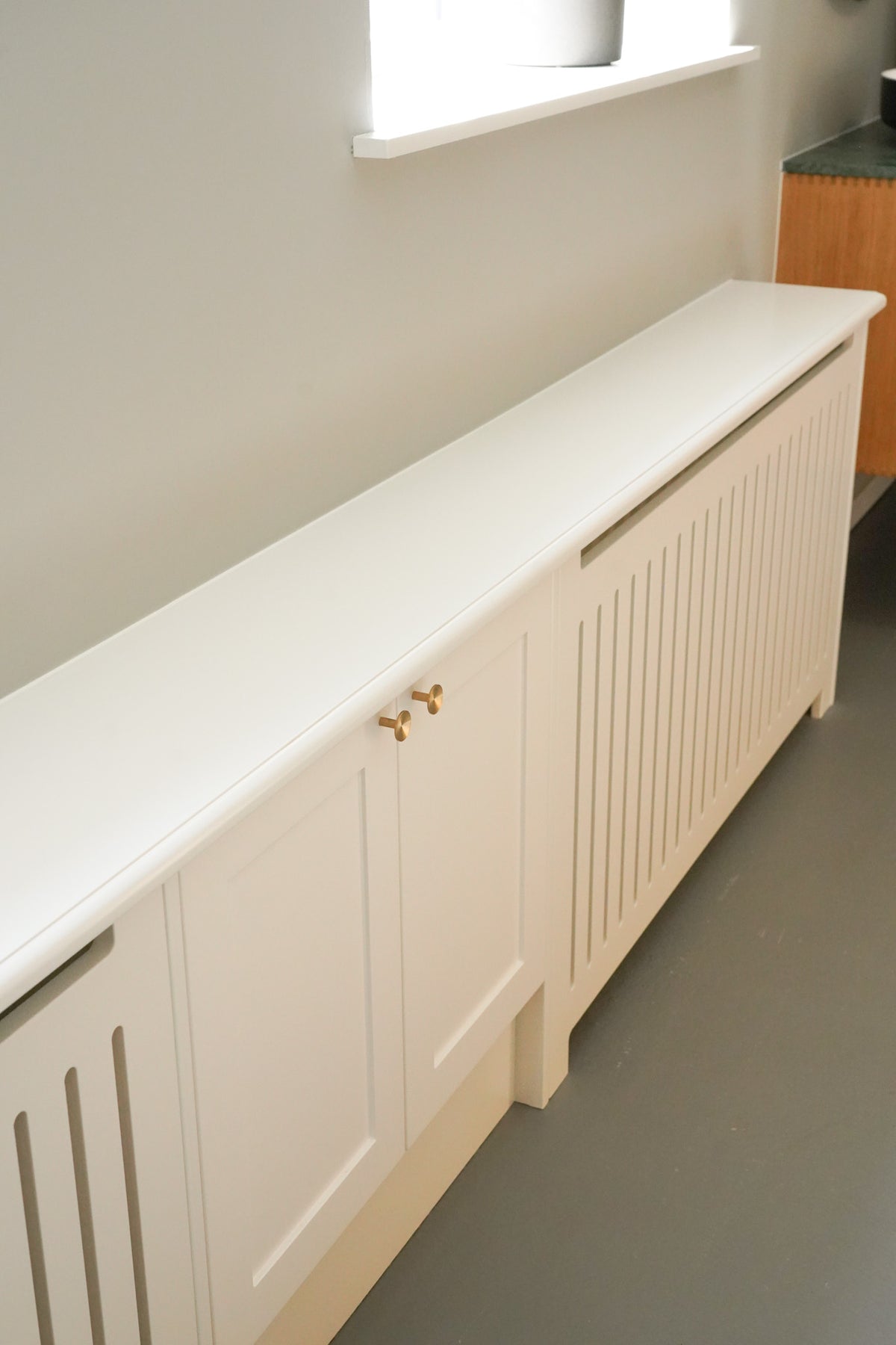 Deep møbelknop, massiv børstet messing uden lak • KYNER & Co - Copenhagenhomedesign