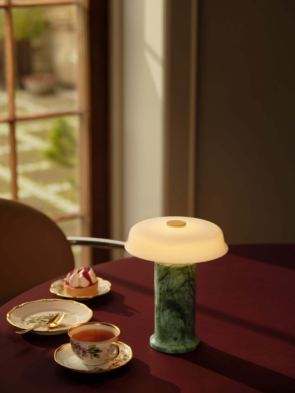 TRIP No. 2 portable bordlampe, apple/opal glossy • Design by Us - Copenhagenhomedesign