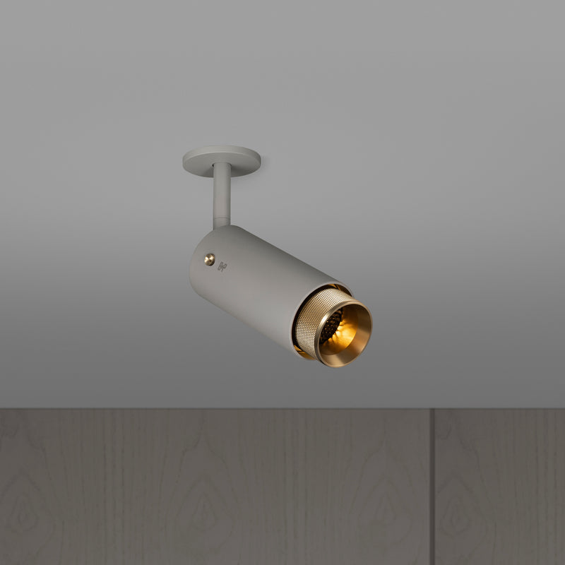 Exhaust Spot Cross i stone med detaljer i messing • Buster + Punch