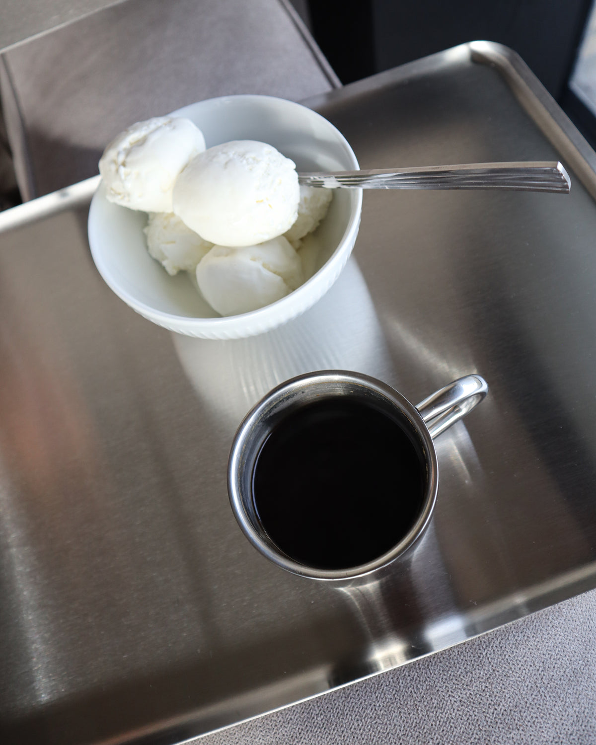 Serveringsbakke i rustfrit stål • NICHBA